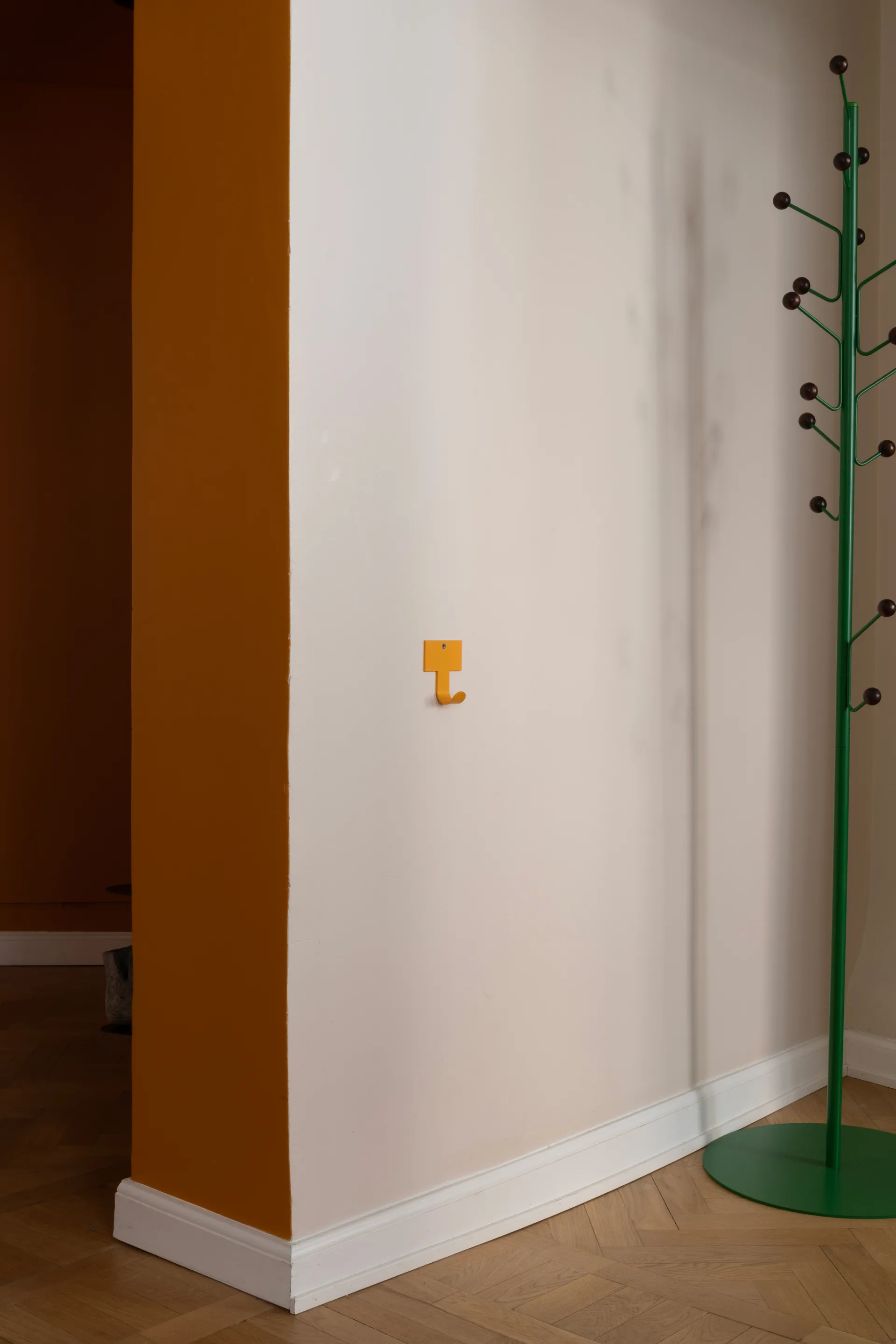 Bill Floor cabide, Verde-castanho escuro Maze