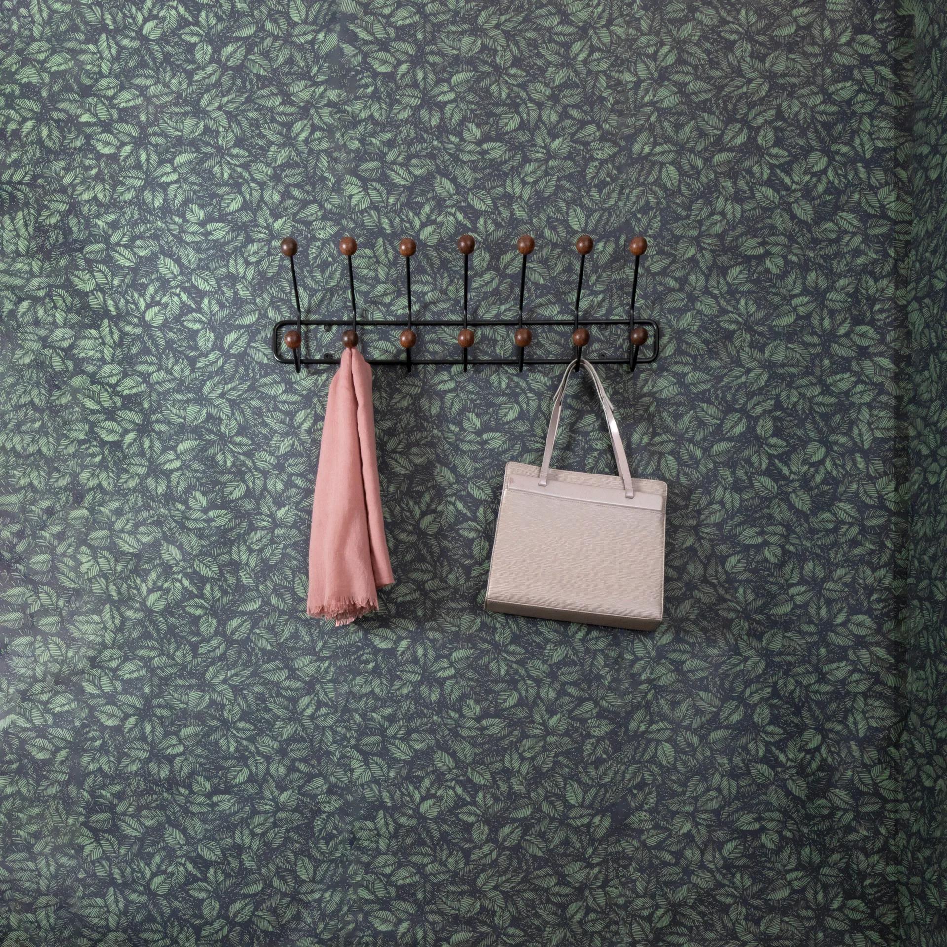 Bill Horizontal cabide, preto-castanho escuro Maze