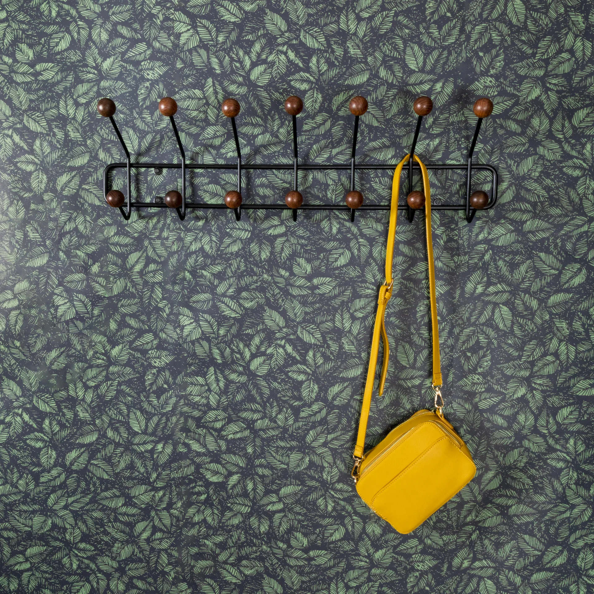 Bill Horizontal cabide, preto-castanho escuro Maze