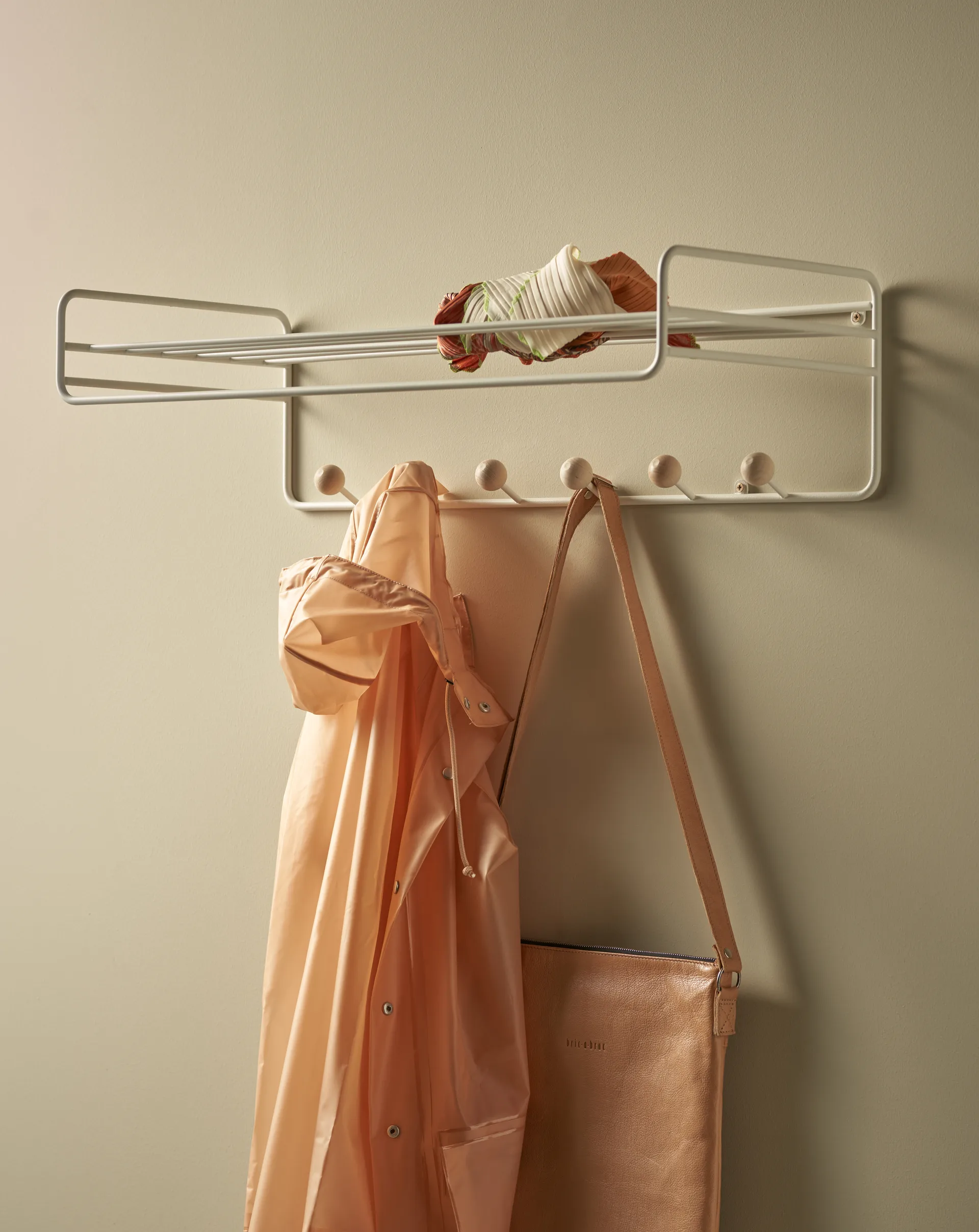 Chapeleiro Bill Hat rack, Greige Maze