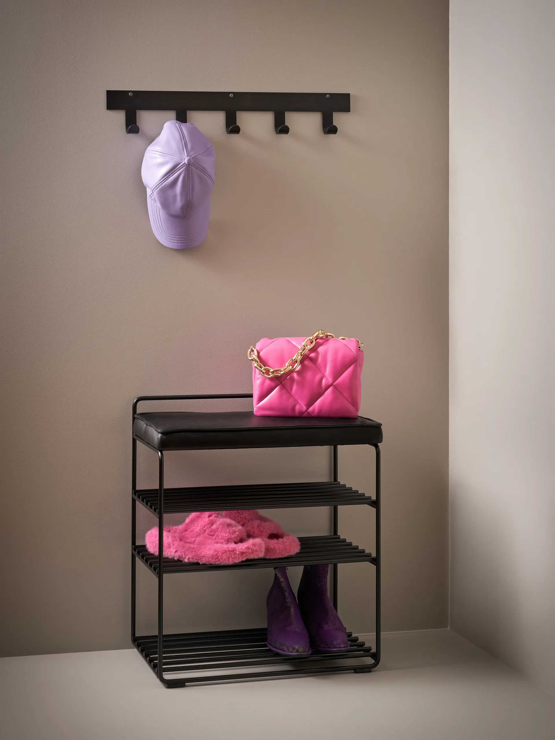 Lower East Seat prateleira banco 50x28x58 cm, Preto- couro preto Maze