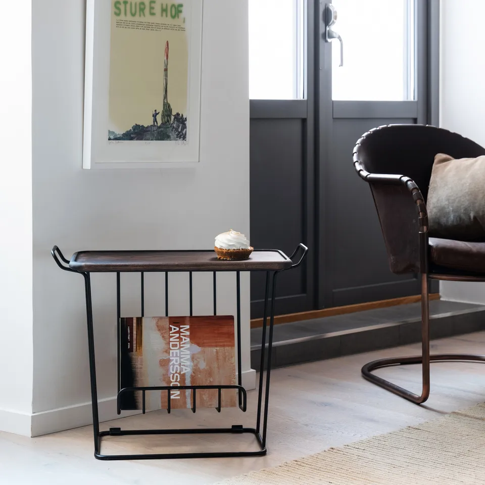 Mesa com tabuleiro de madeira Minnie Mae, preto-freixo escuro Maze