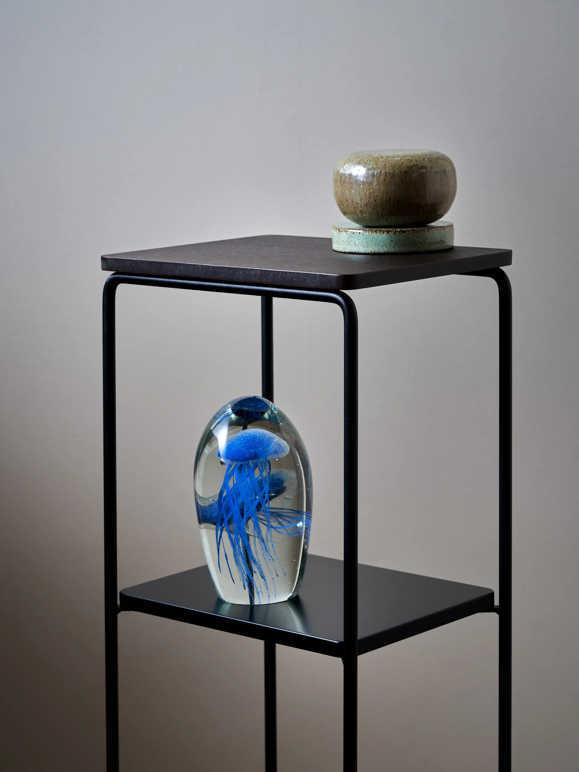 Mixrack Floor Shelf L prateleira 26x19x82.2 cm, Carvalho manchado - preto Maze