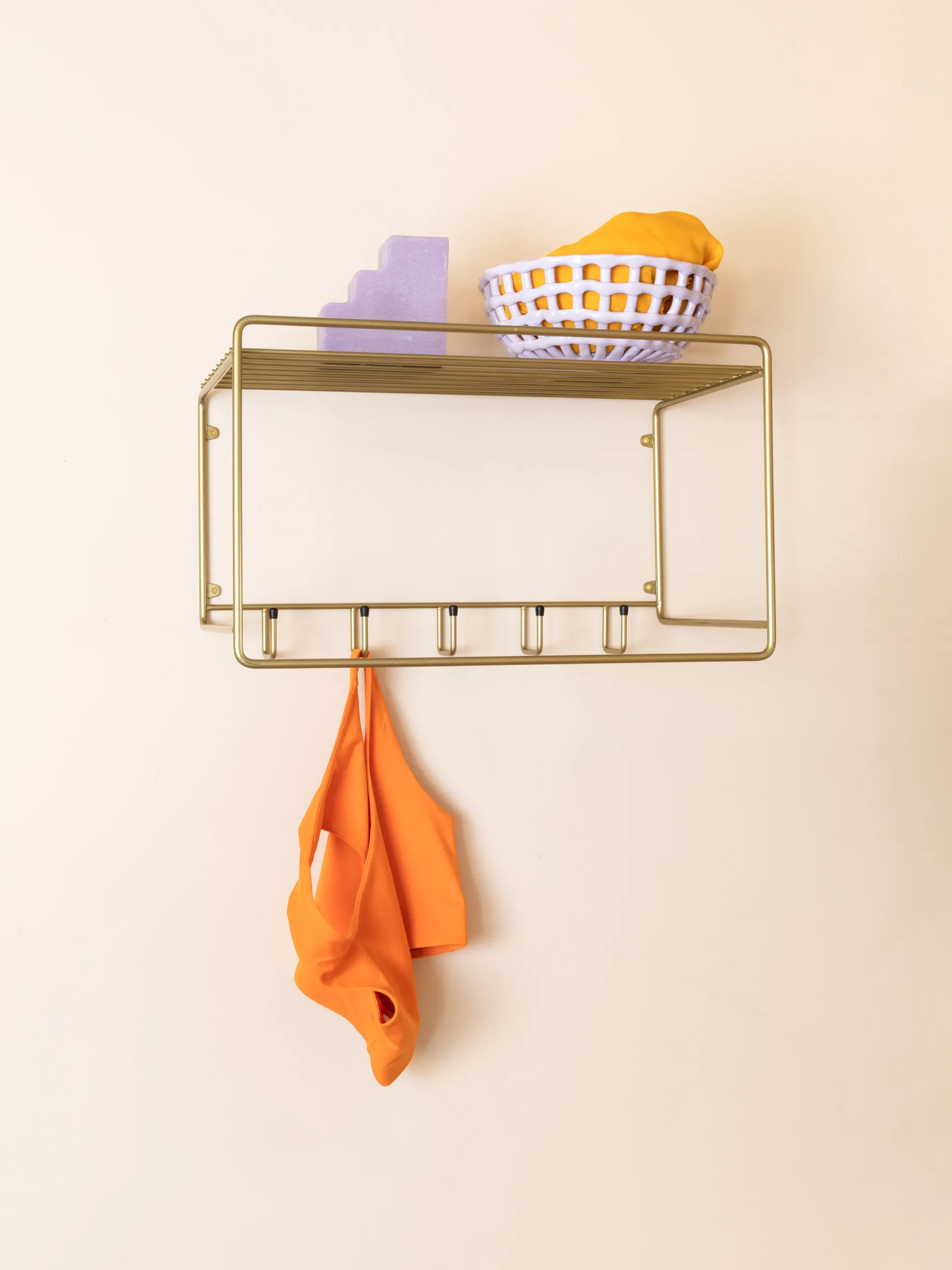 Prateleira para chapéus Uptown, Latão Maze