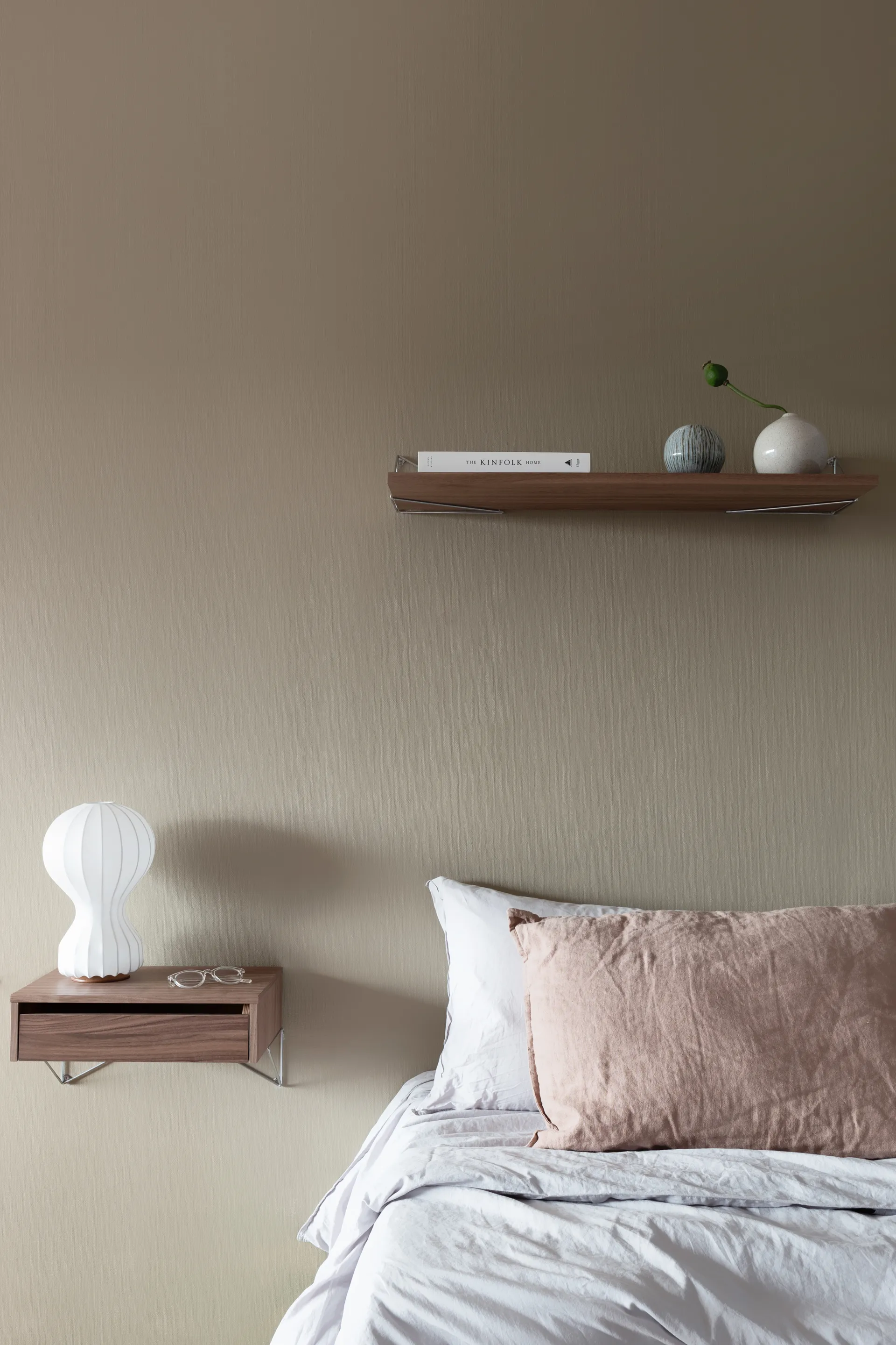 Prateleira Pythagoras, nogueira Maze