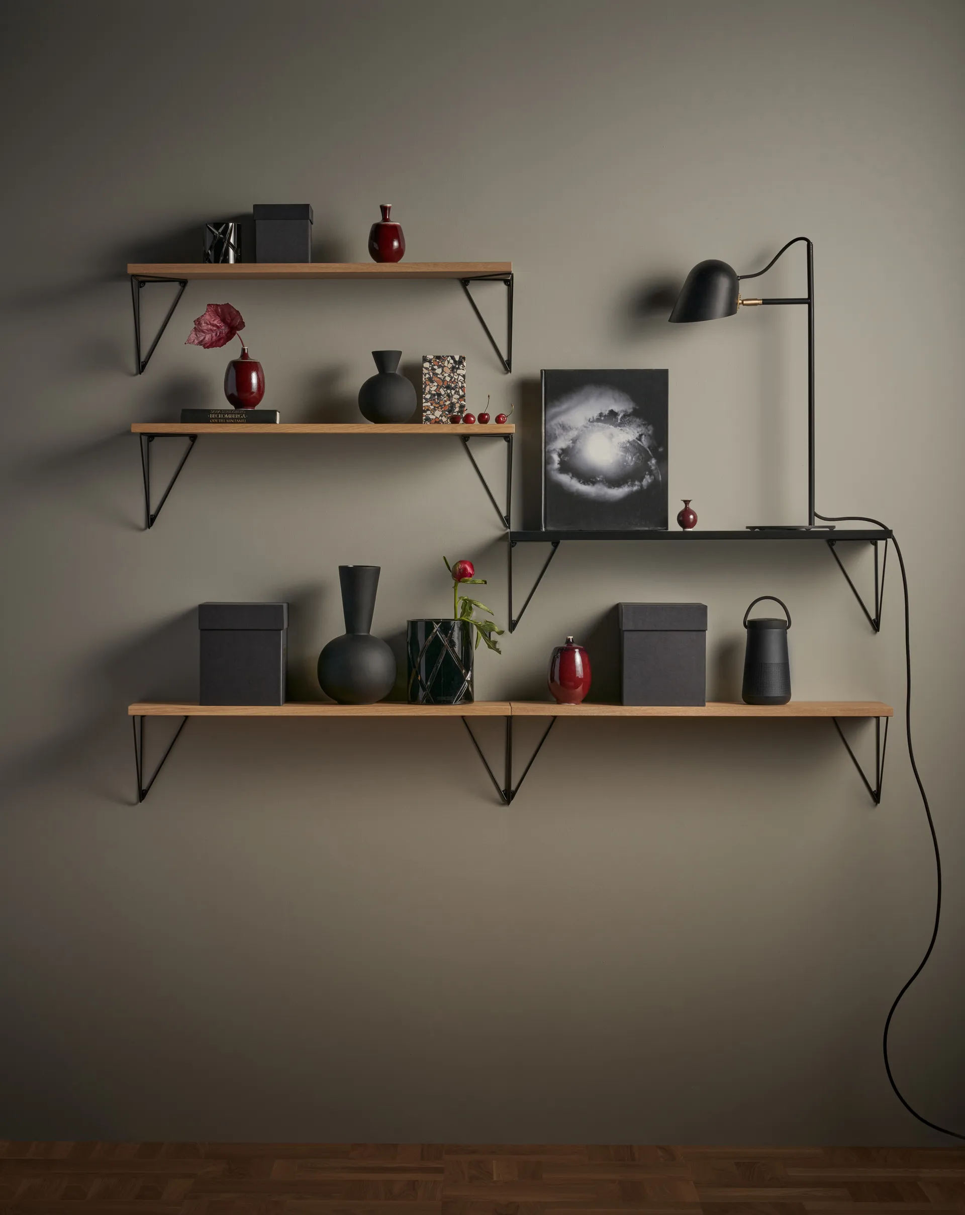 Prateleira Pythagoras, nogueira Maze