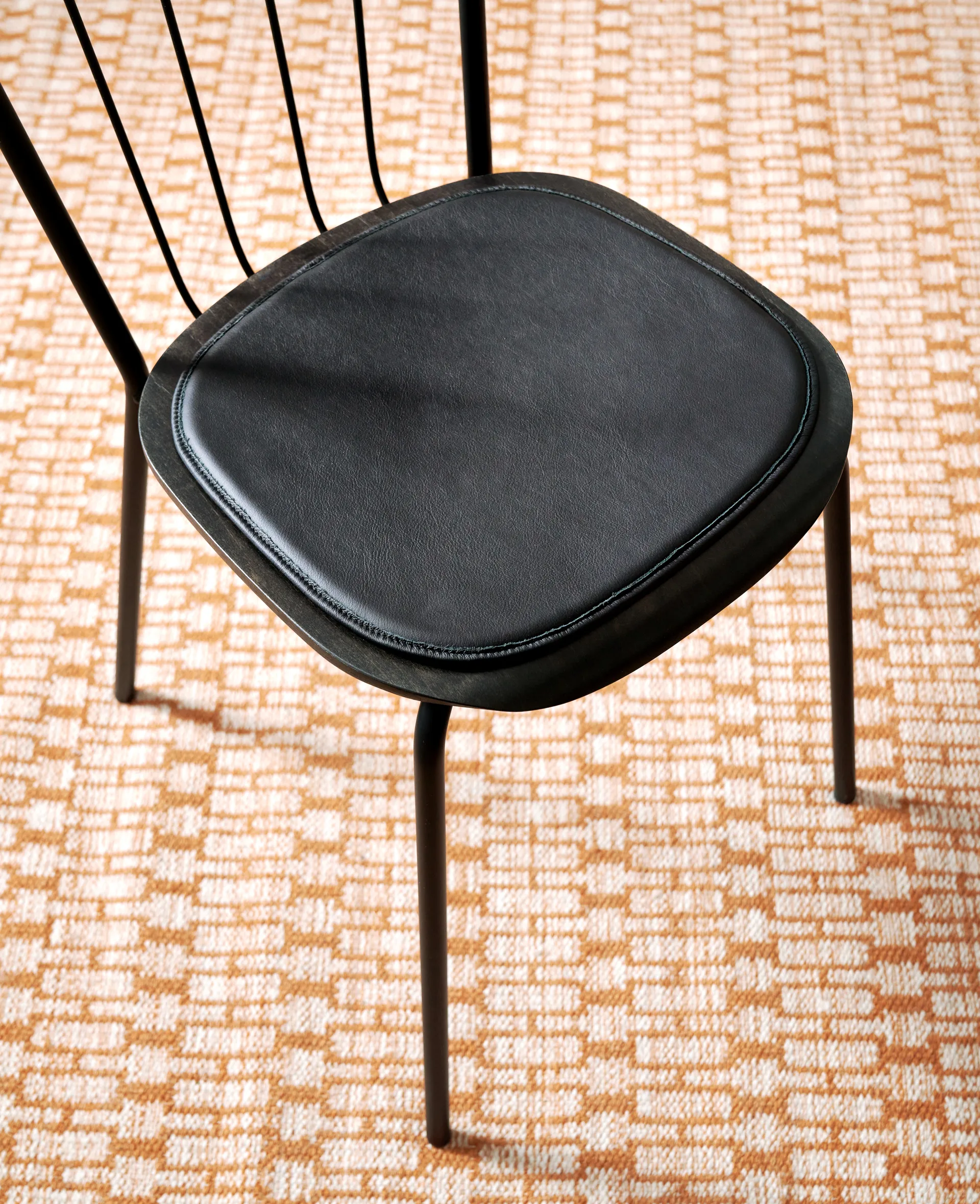 Same Seat Cushion almofada 35x37 cm, Preto Maze