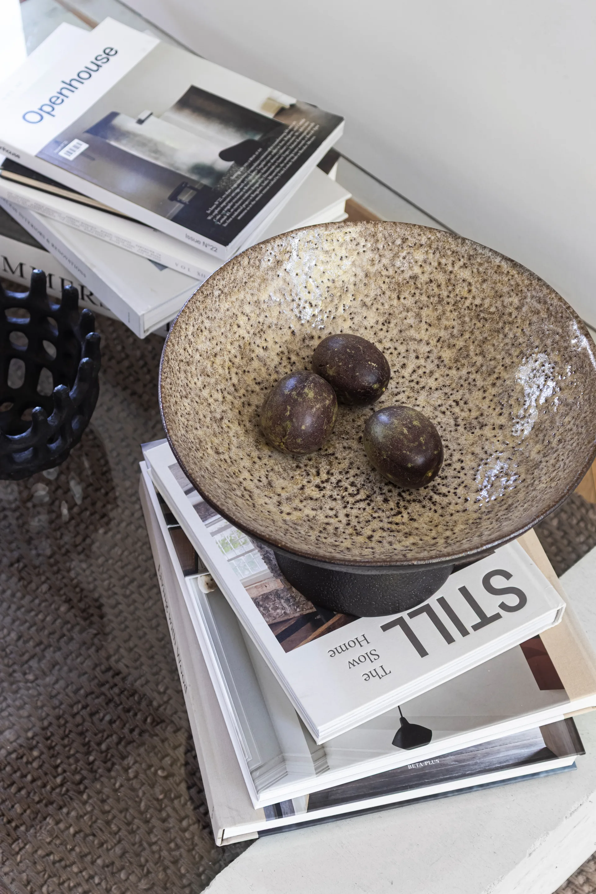 By Hand tigela com pé Ø31,5x20 cm, Areia Mette Ditmer