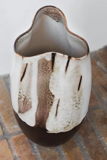 By Hand vaso grande 38,5 cm - Branco sujo - Mette Ditmer