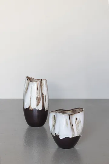 By Hand vaso grande 38,5 cm - Branco sujo - Mette Ditmer