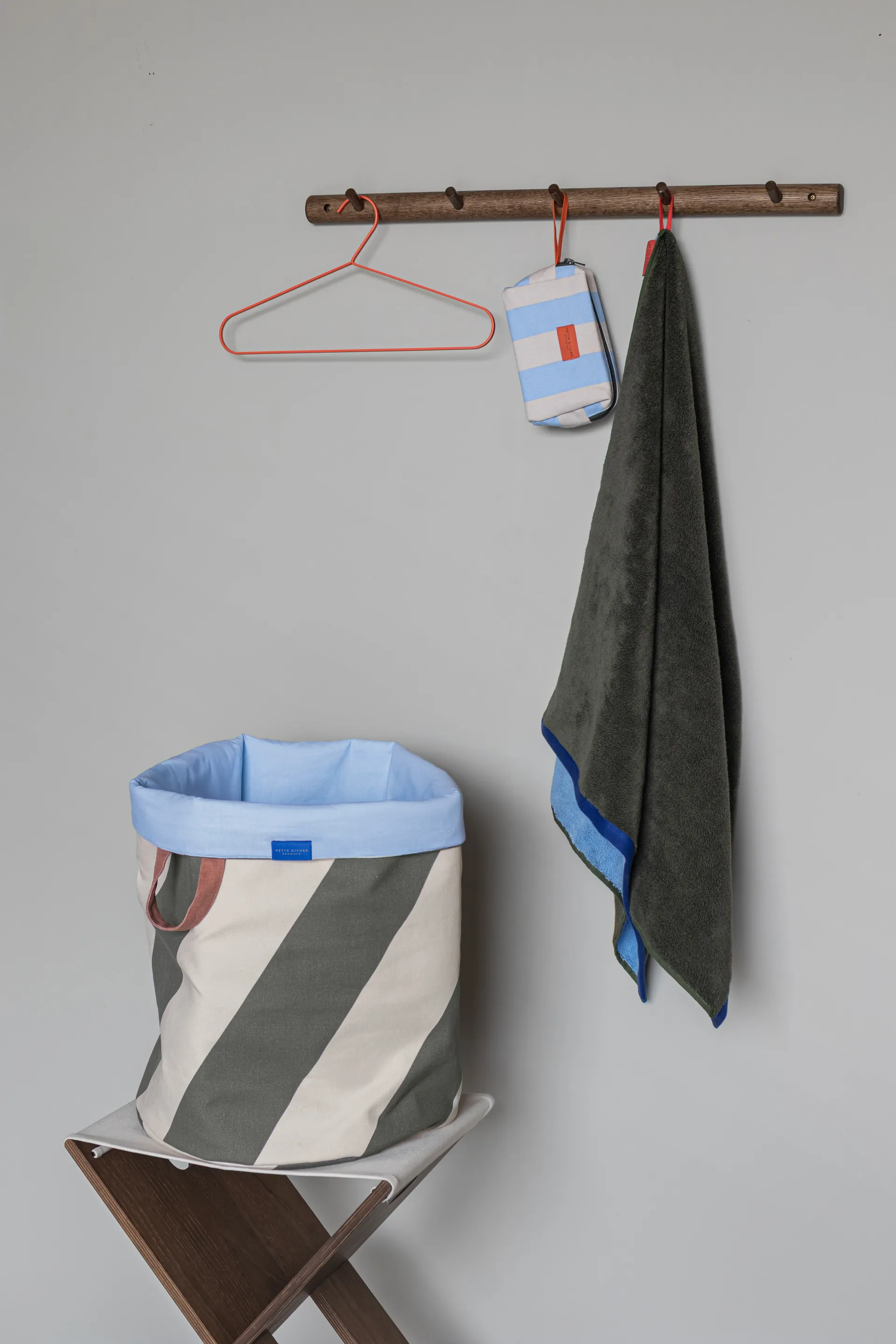 Diagonal cesto de roupa Ø40x50 cm, Oliva escuro-areia Mette Ditmer