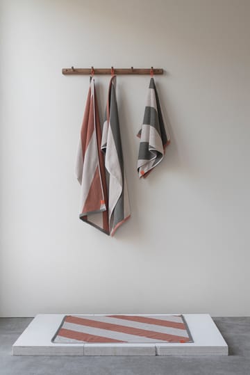 Diagonal toalha de mão 40x55 cm 2 unidades - Verde azeitona escuro - Mette Ditmer