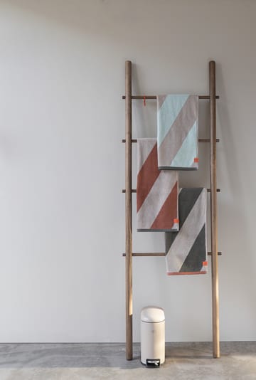 Diagonal toalha - Verde azeitona escuro, 70x133 cm - Mette Ditmer