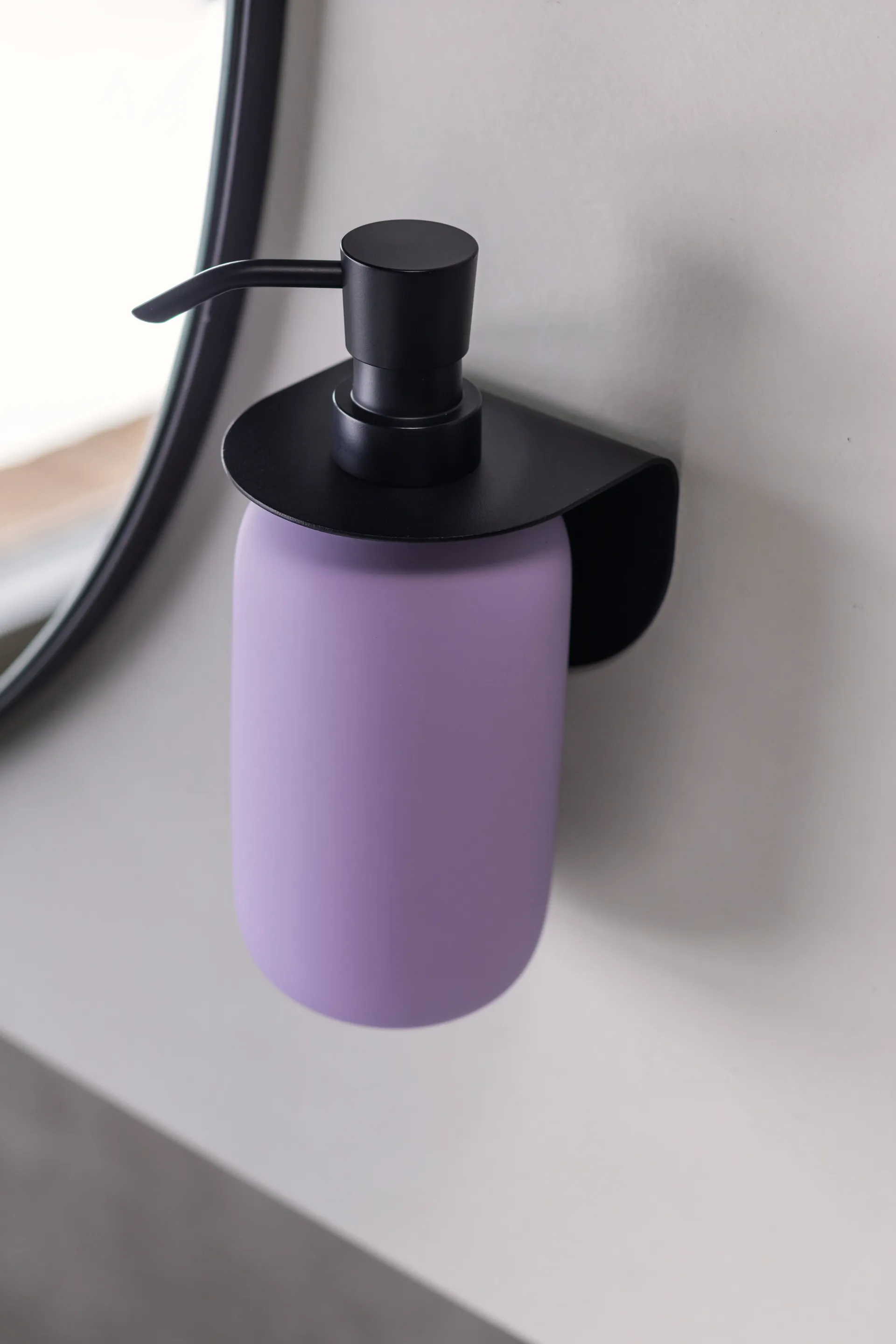 Dispensador de sabão Lotus alto, Luzlilac Mette Ditmer