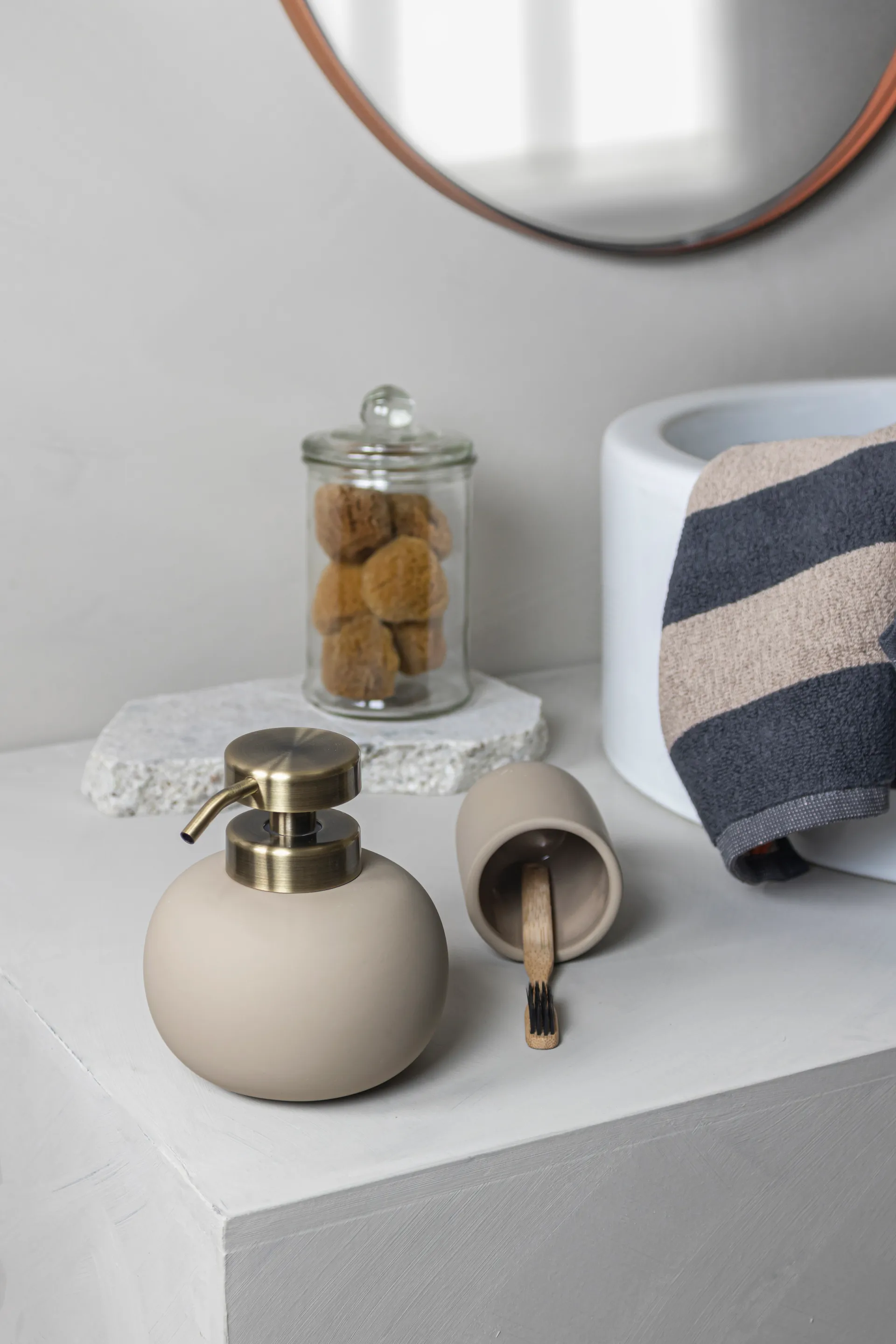 Dispensador de sabão Lotus, sand (creme) Mette Ditmer