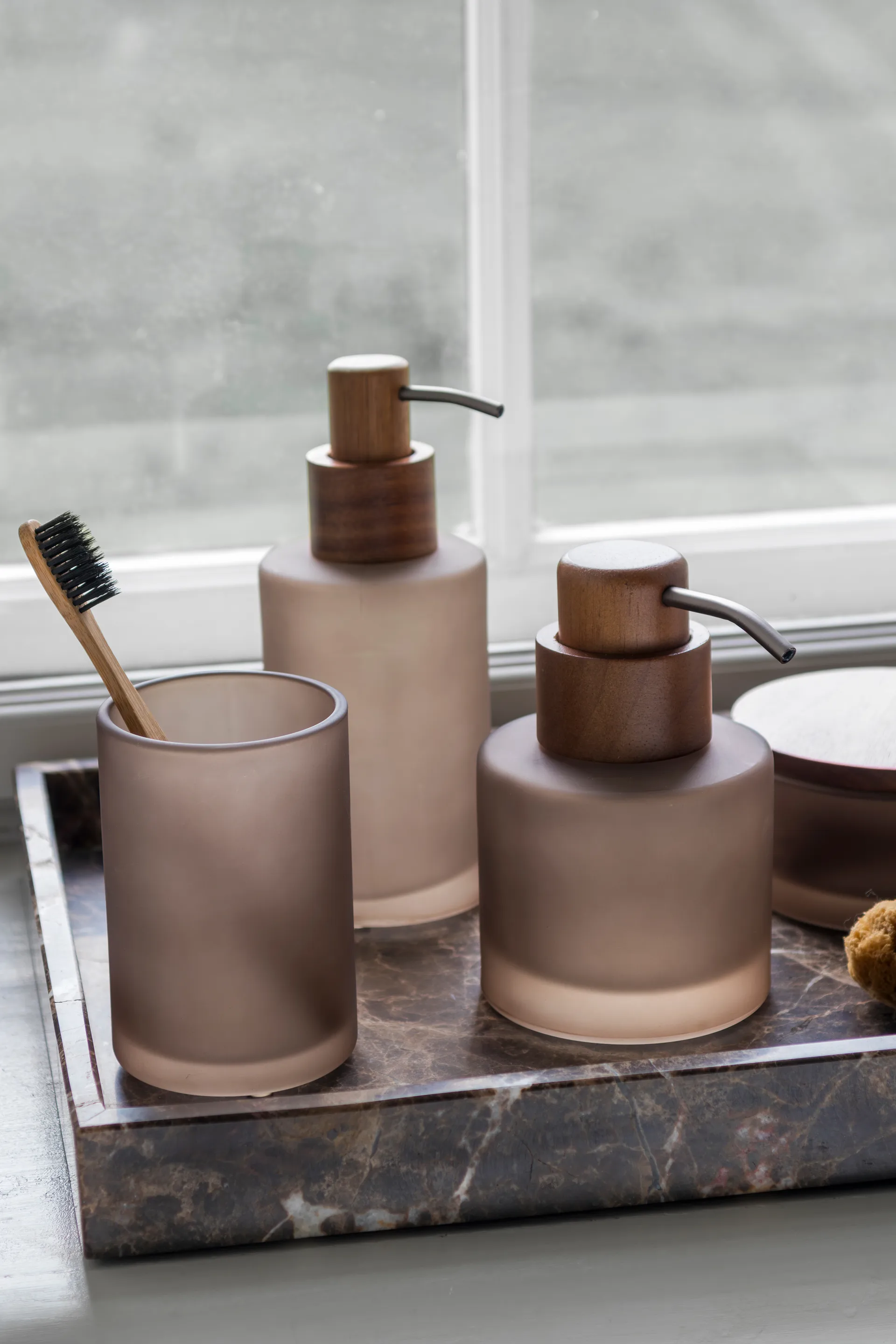 Doseador de sabão Modest alto, Noz Mette Ditmer