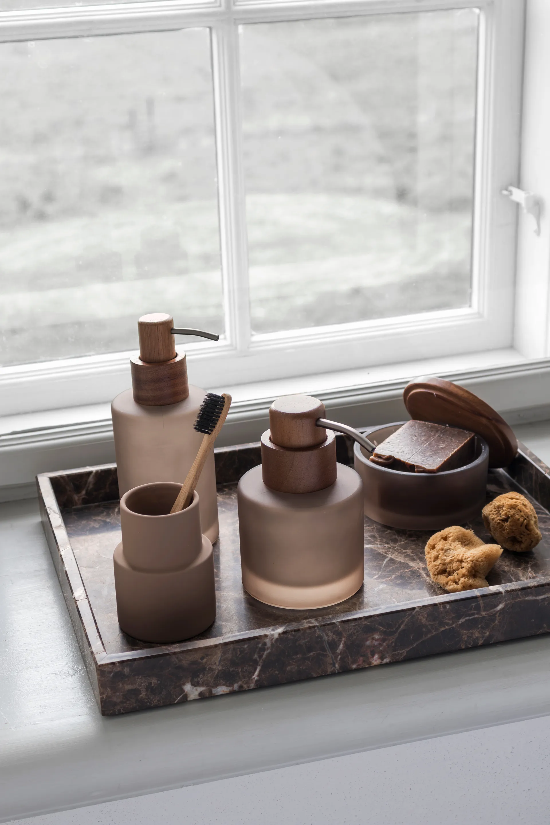 Doseador de sabão Modest alto, Noz Mette Ditmer