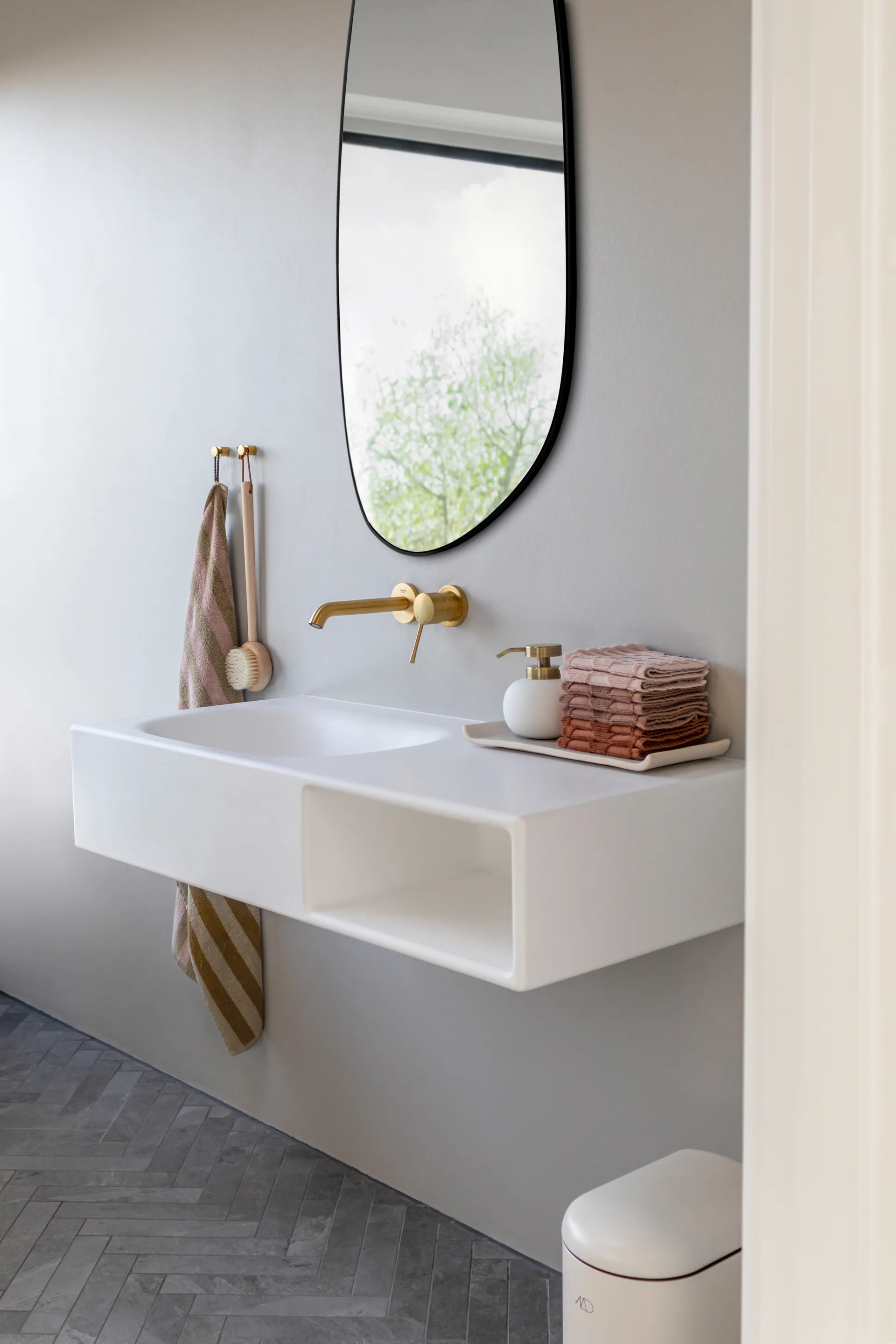 Figura espelho grande, Preto Mette Ditmer