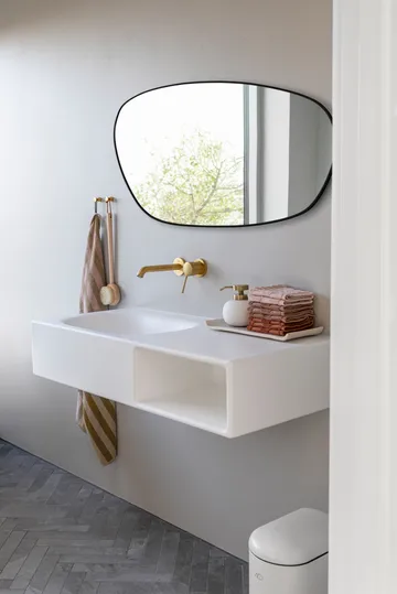 Figura espelho grande - Preto - Mette Ditmer