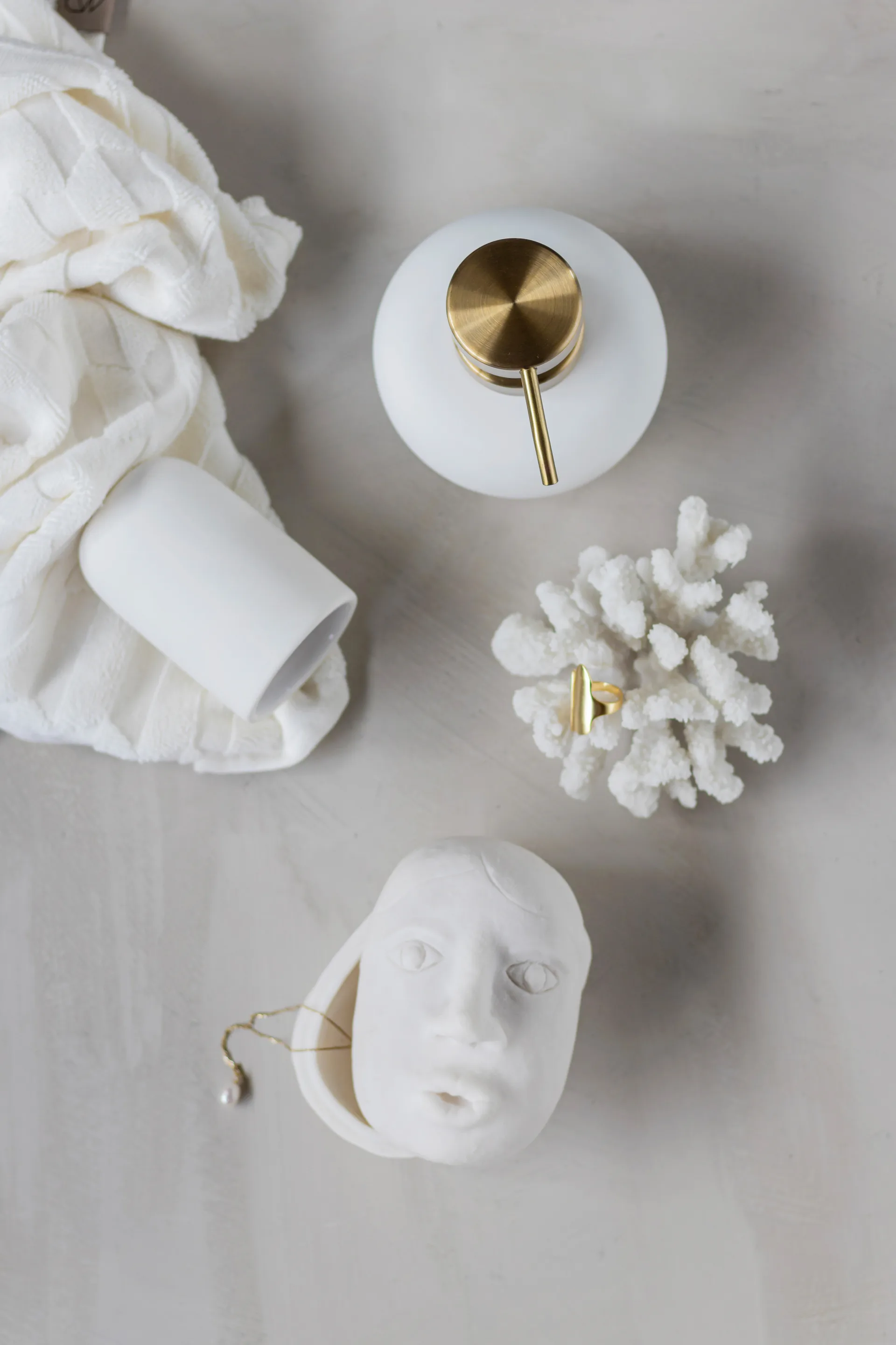 Pote artístico Art piece 9x12 cm face, Off-white Mette Ditmer