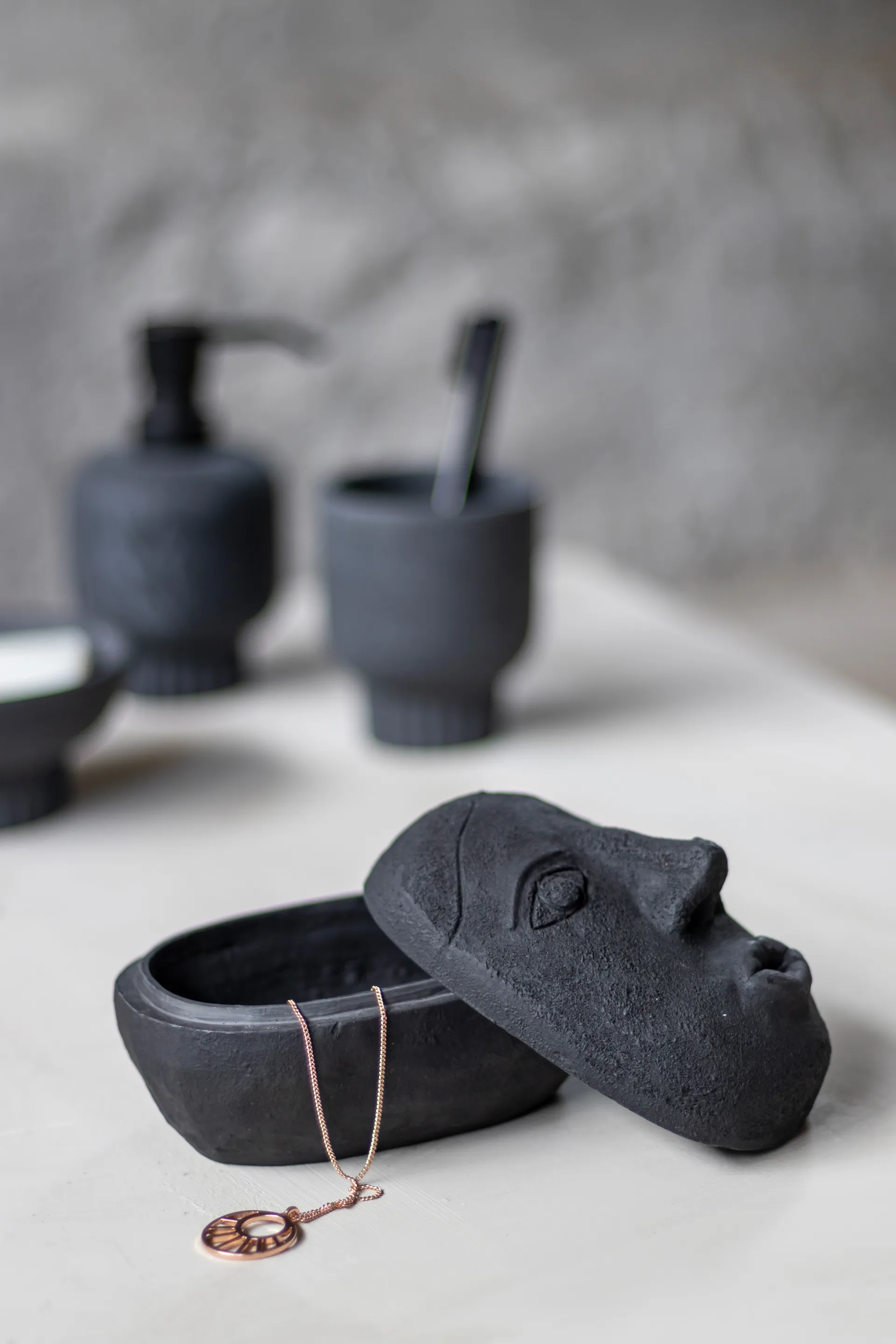 Pote artístico Art piece 9x12 cm face, Preto Mette Ditmer