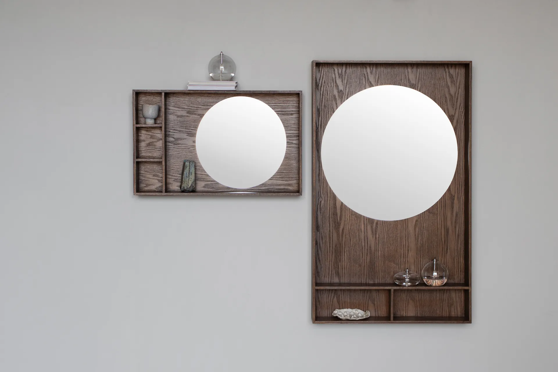 Show-me espelho com prateleira grande, Escurecido a óleo Mette Ditmer