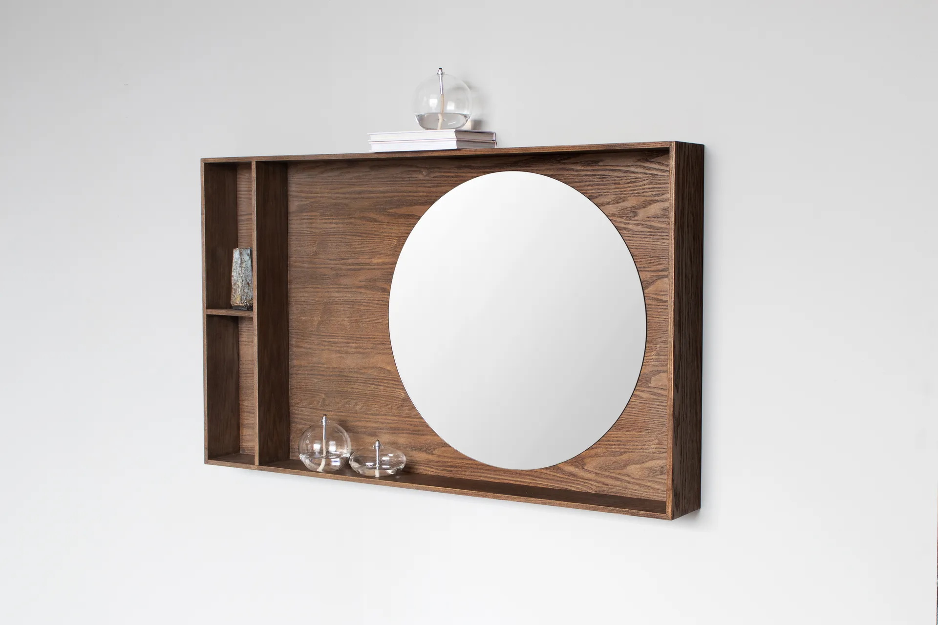 Show-me espelho com prateleira grande, Escurecido a óleo Mette Ditmer