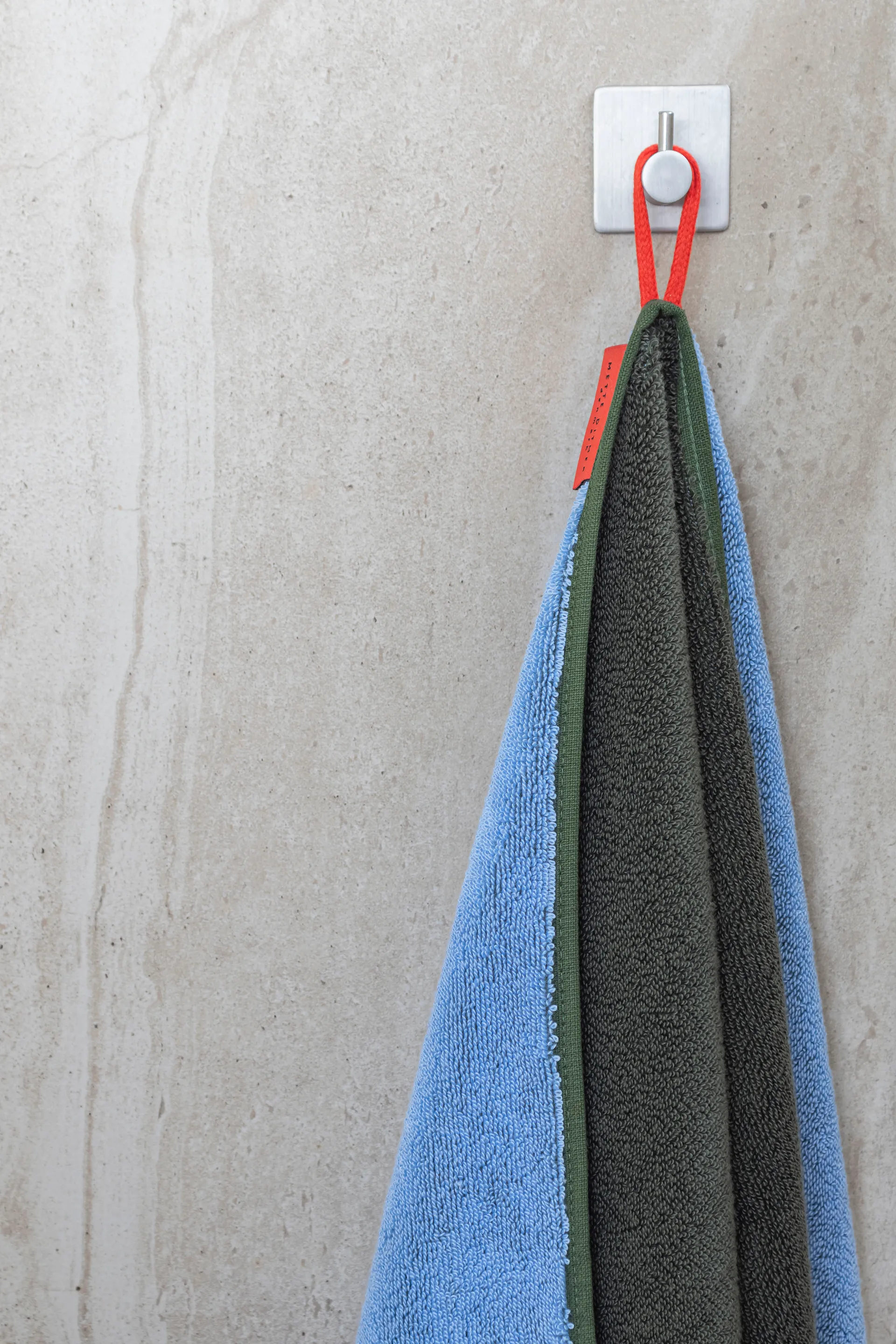 Soft toalha de banho 70x133 cm, Dark olive-light blue Mette Ditmer