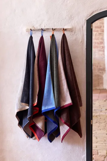 Soft toalha de banho 70x133 cm - Gray-Red (cinzento-vermelho), 70x133 cm - Mette Ditmer