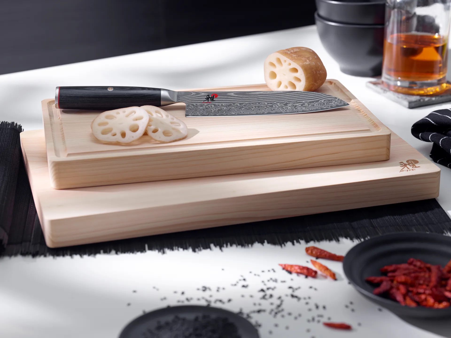 Raw 5000FCD faca de chef gyutoh 24 cm, Damaskus-preto Miyabi