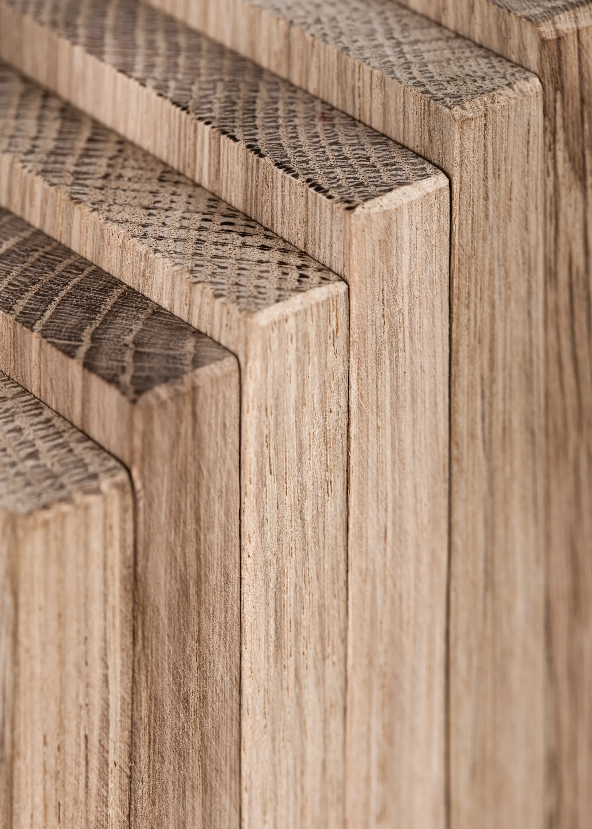 Escultura de carvalho Polygrif 21x32 cm, Madeira preta  MOEBE