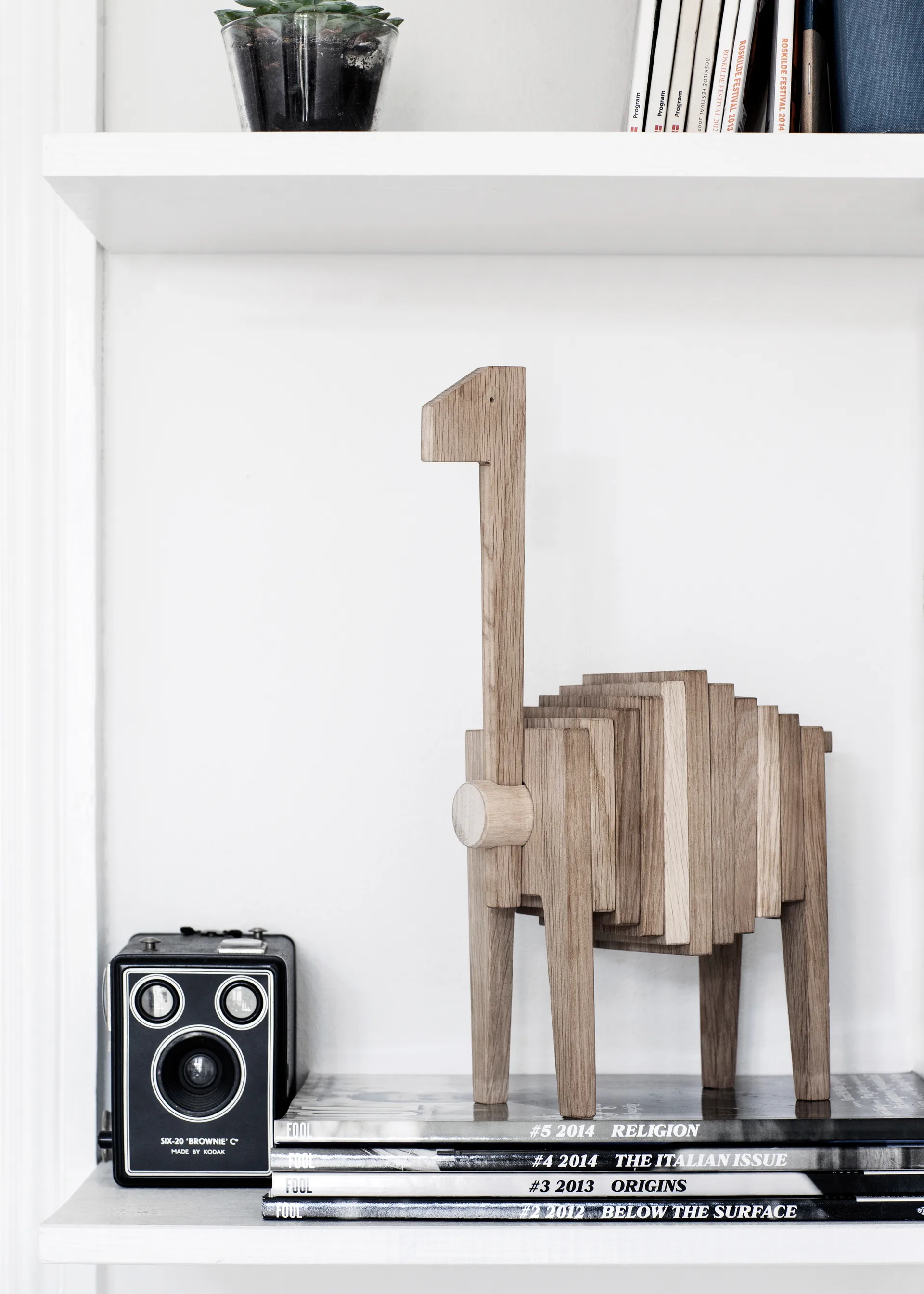 Escultura de carvalho Polygrif 21x32 cm, Madeira preta  MOEBE