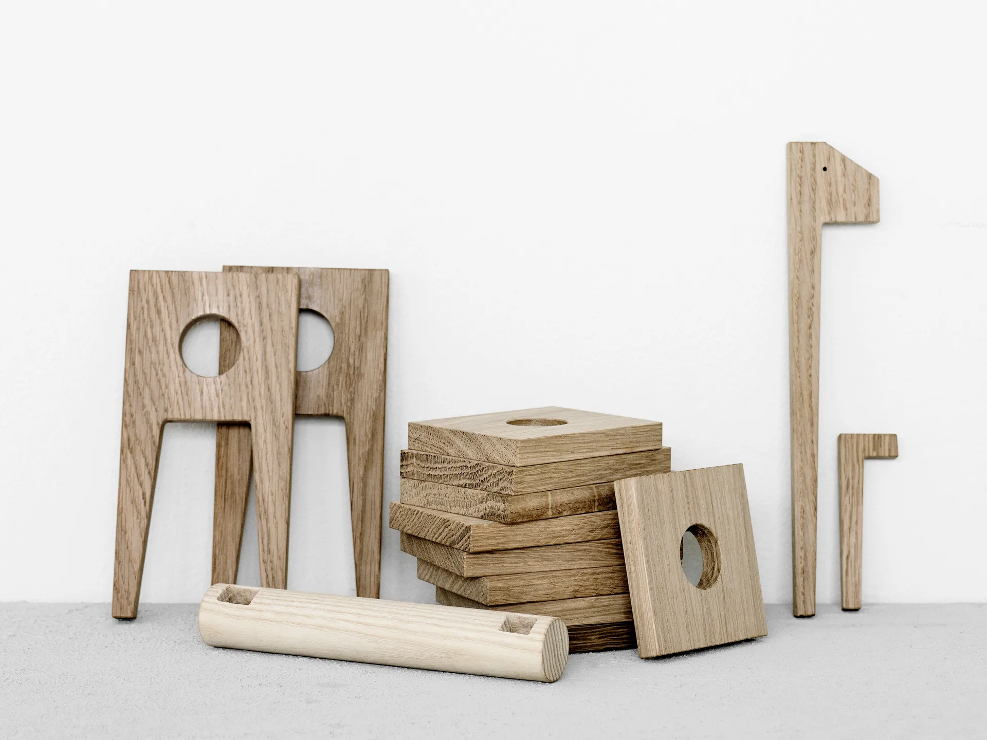 Escultura de carvalho Polygrif 21x32 cm, Madeira preta  MOEBE