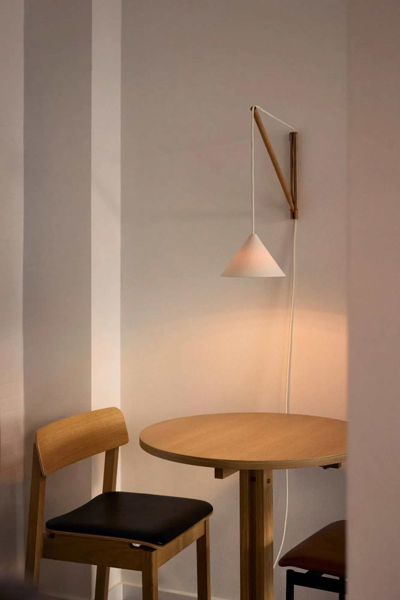 KUMU mesa de café, Carvalho oleado, Ø65 cm MOEBE