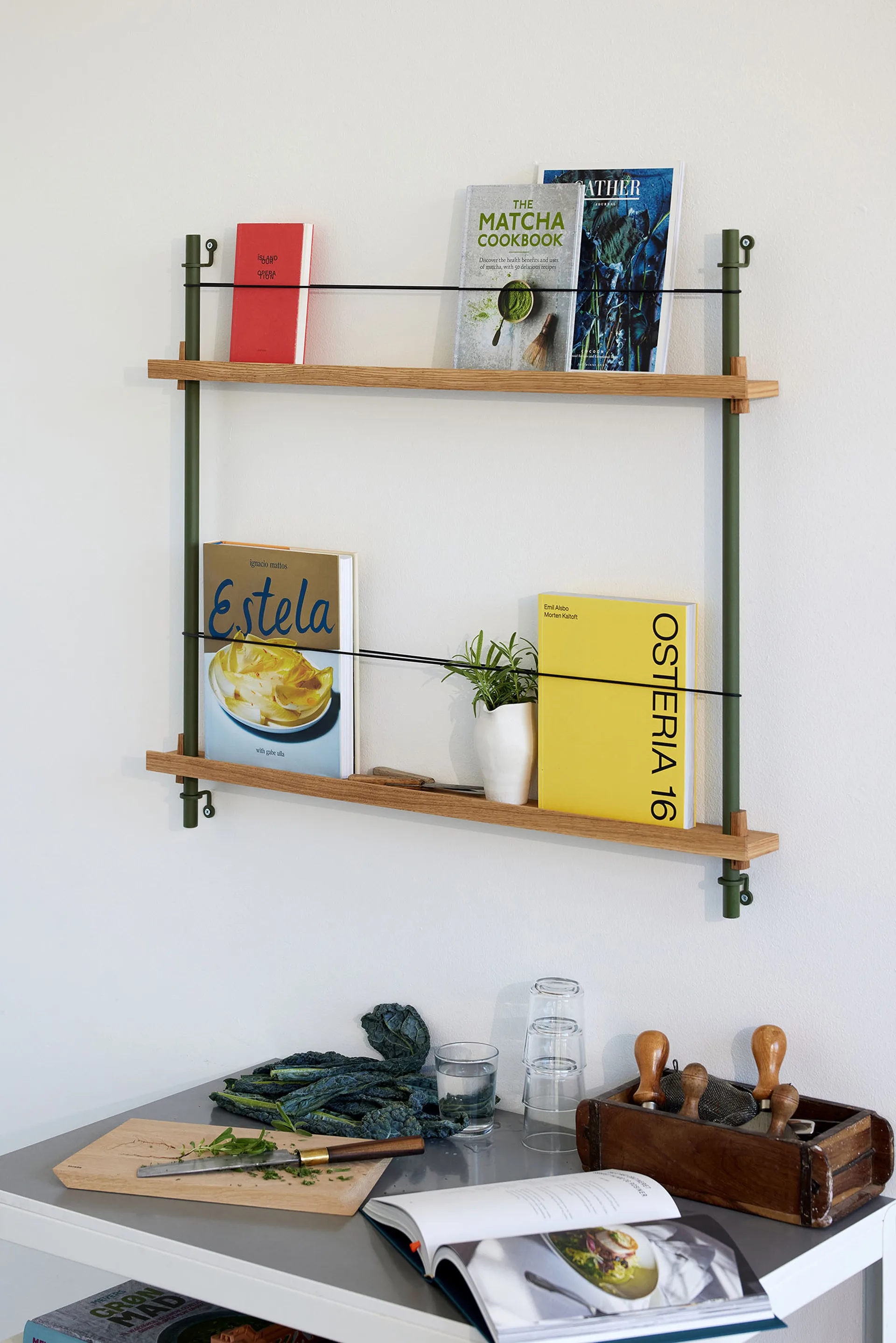 Magazine Shelving suporte para revistas, Carvalho fumado-black, 85x180x7 cm, MS.180.1 MOEBE