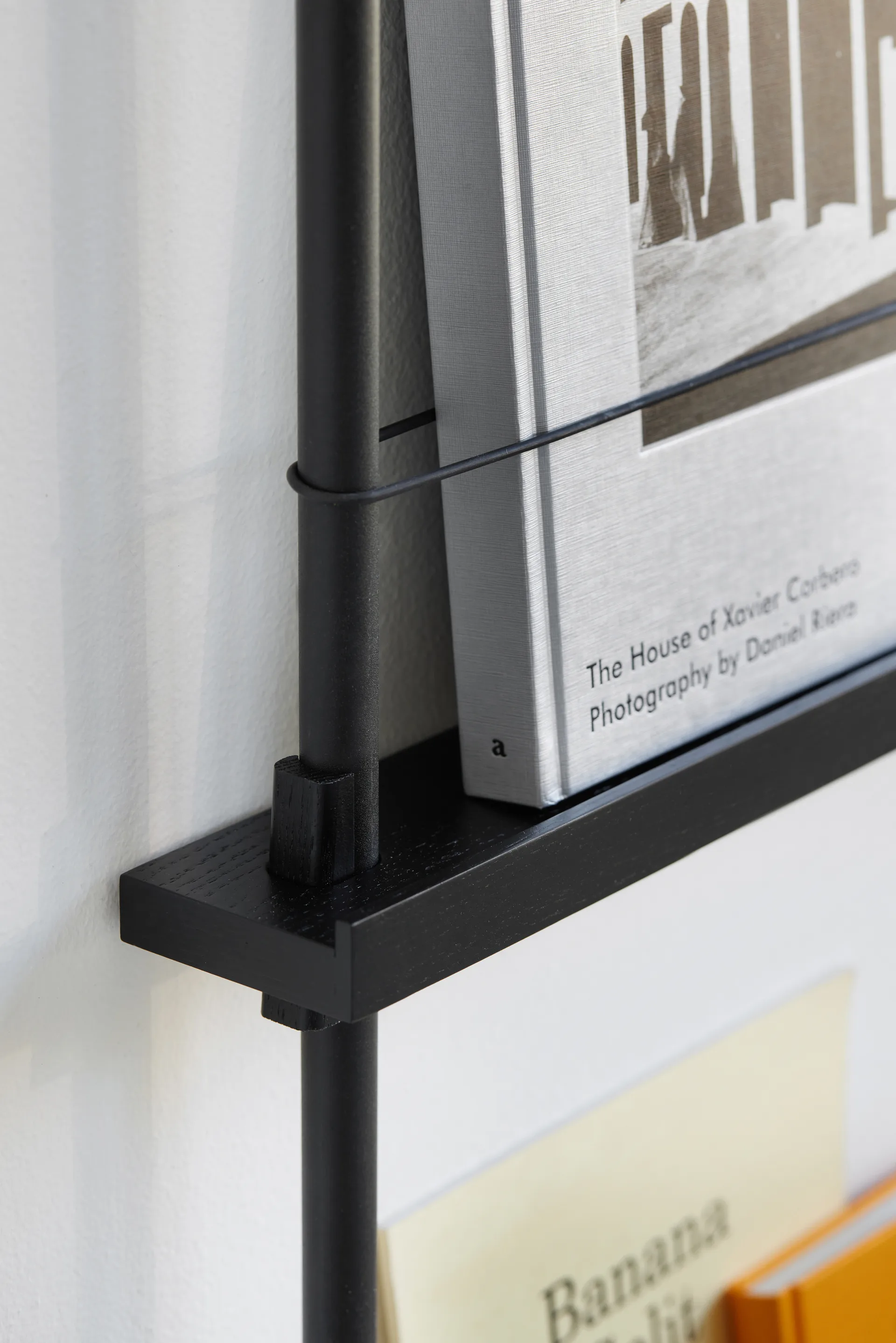 Moebe suporte para revistas , Black-black MOEBE