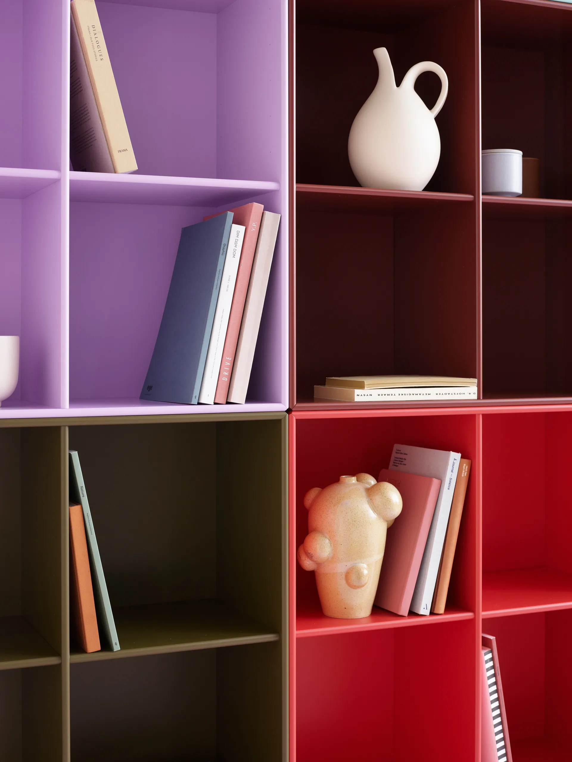 Prateleira SHOW 69,6x69,6 cm, rodapé 7 cm , 164-Iris Montana