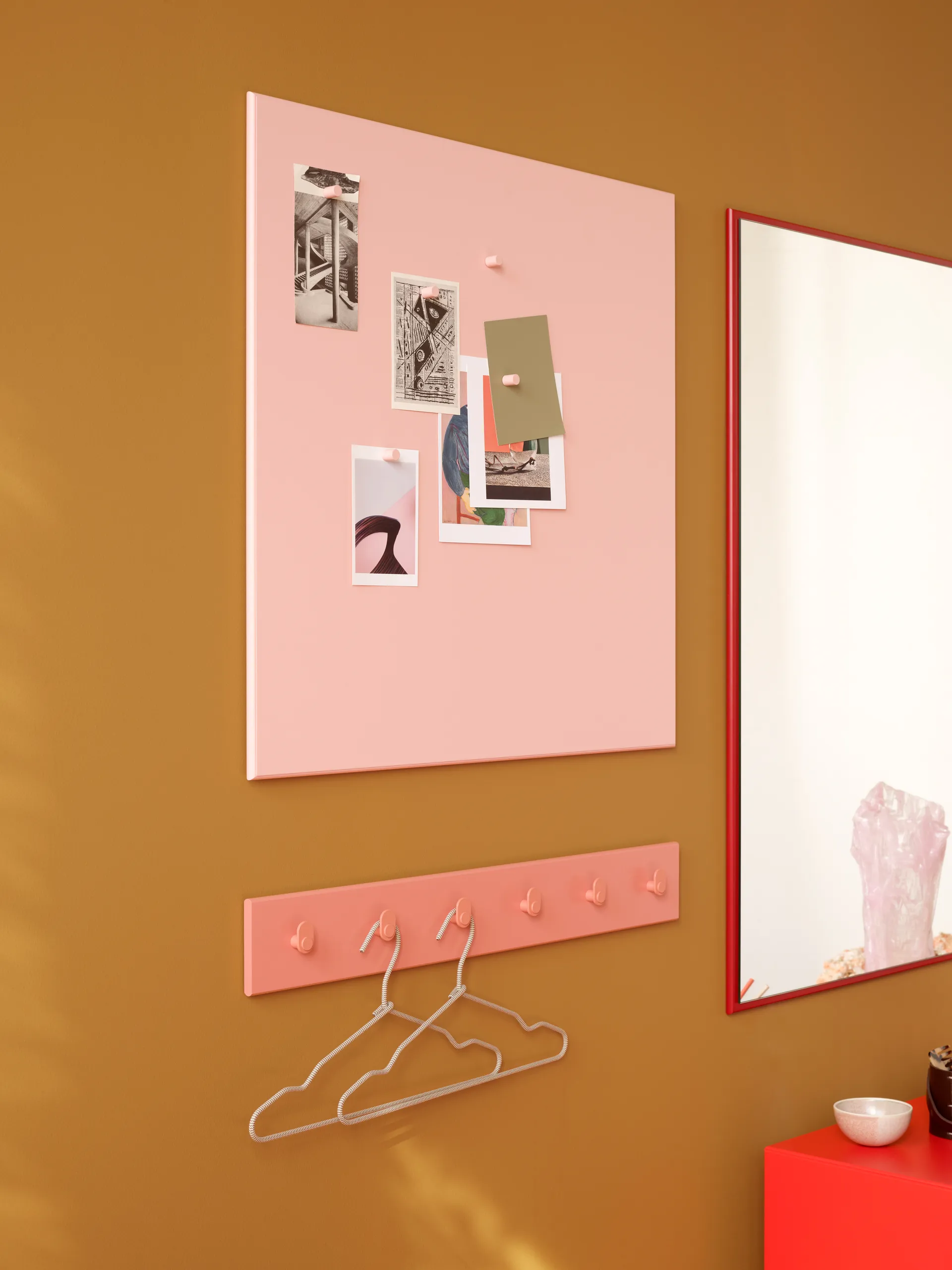 Quadro de avisos Montana 69,6x69,6 cm, Ruby Montana