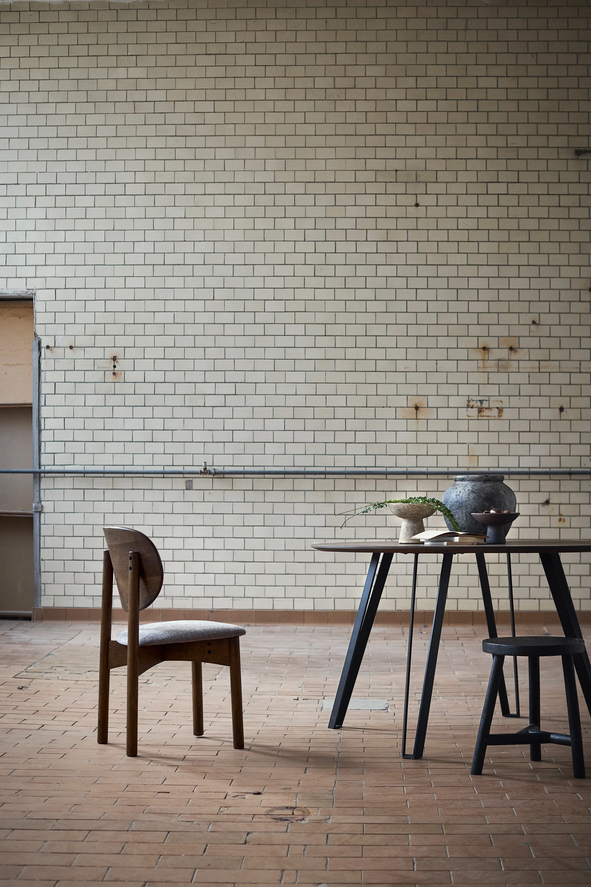 Cadeira Oka, Carvalho escuro oleado, grey MUUBS