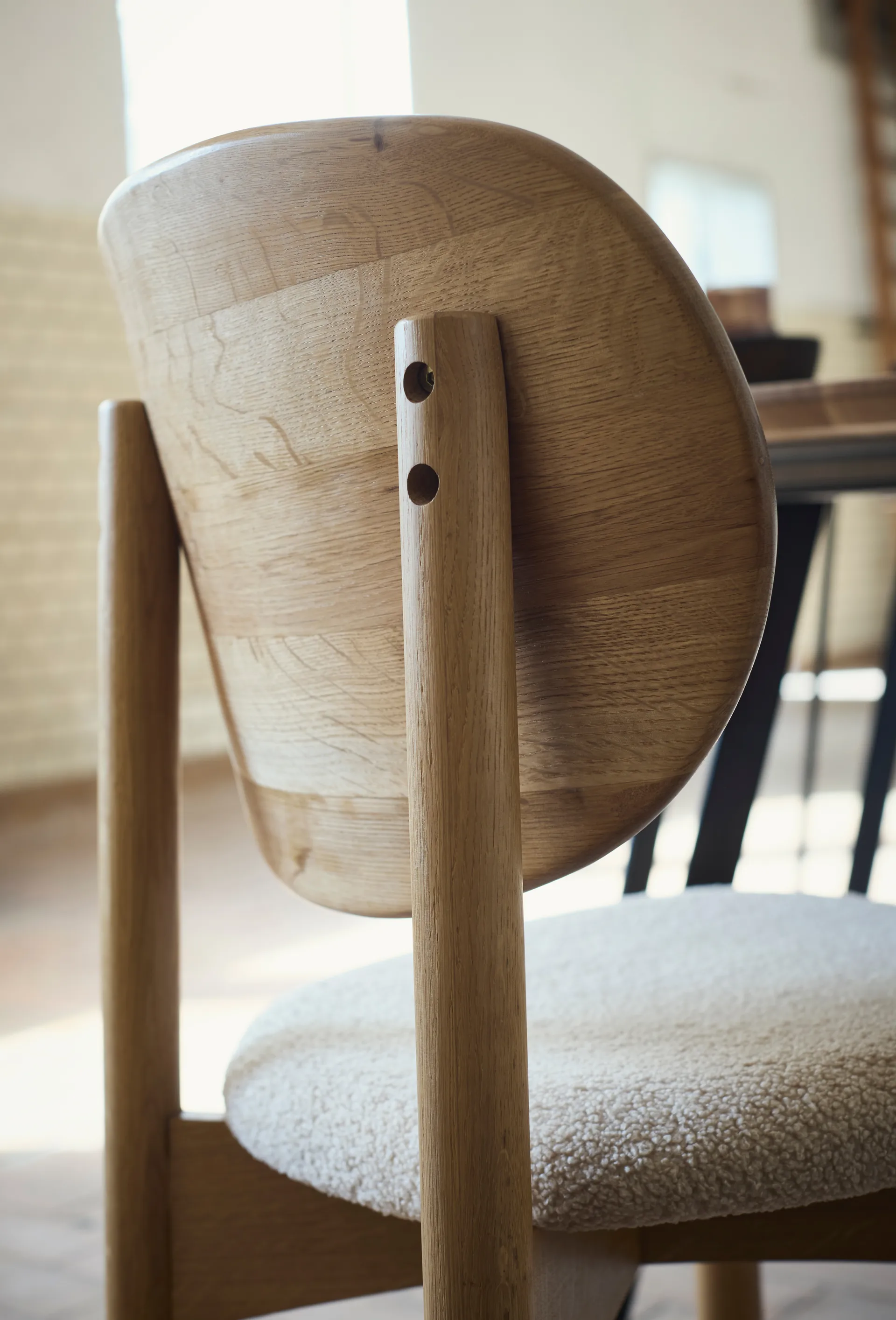 Cadeira Oka, Carvalho oleado natural, areia MUUBS