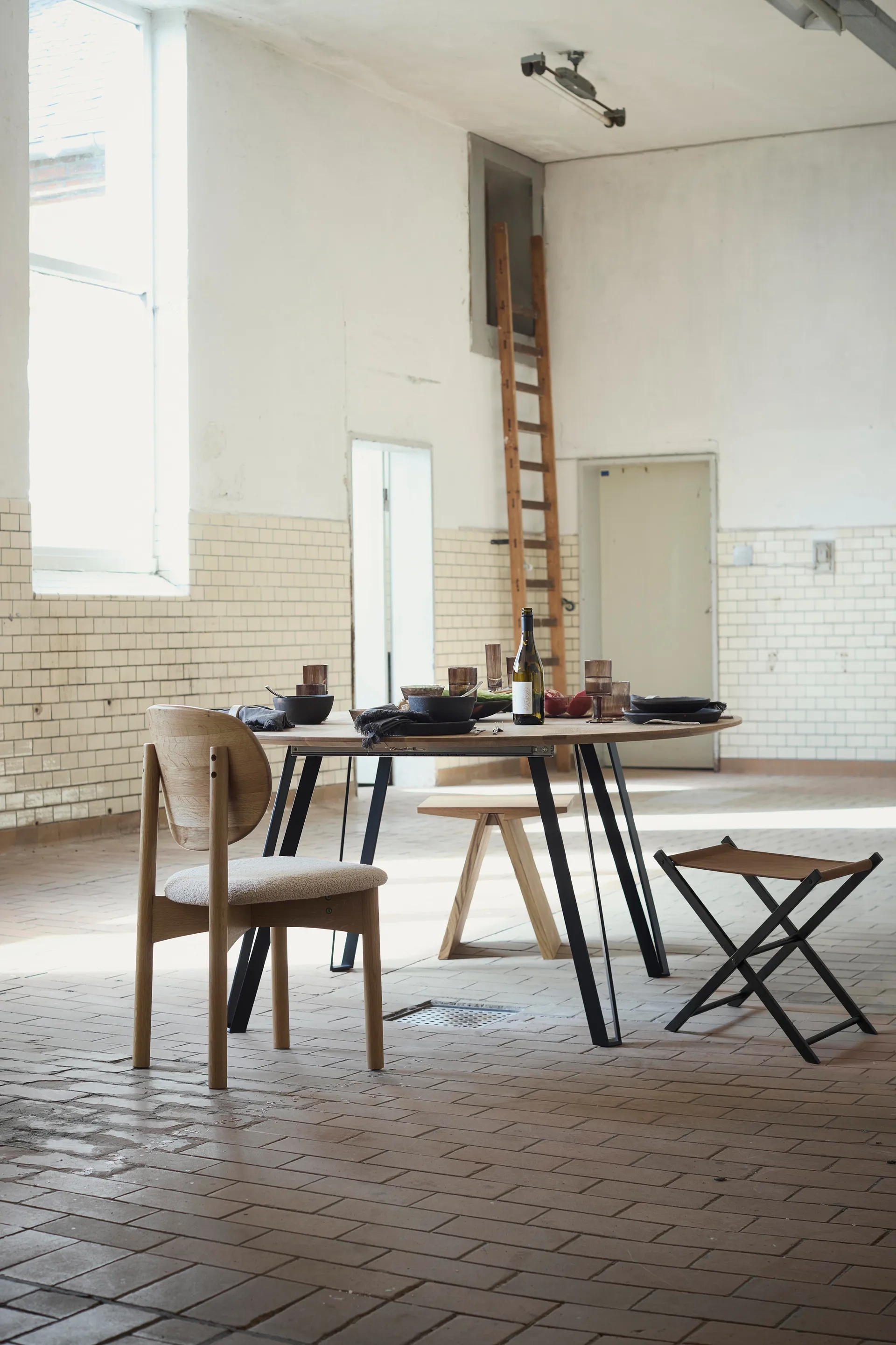 Cadeira Oka, Carvalho oleado natural, areia MUUBS