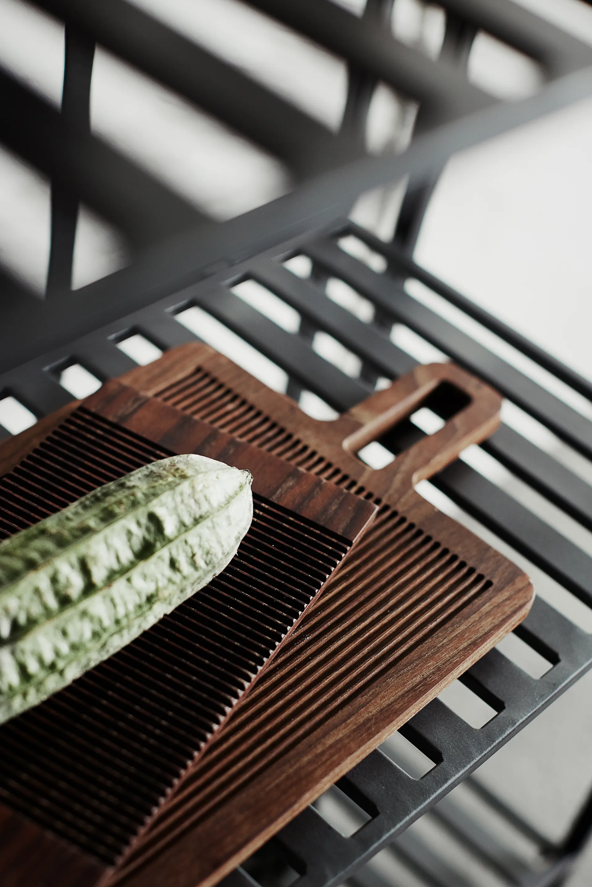 Prateleira de parede Manhattan High 65,5x33x111 cm, Black MUUBS