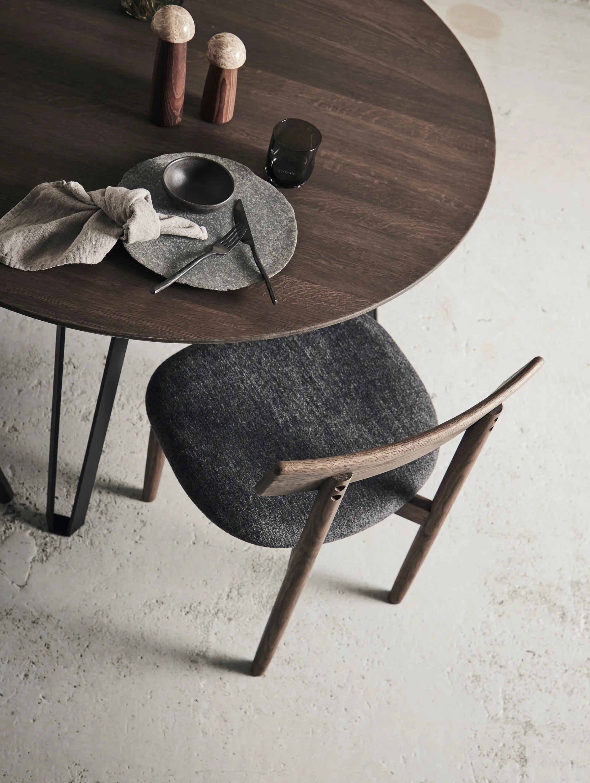 Saleiro e pimenteiro Yami M, Madeira de freixo carbonizada-mármore MUUBS