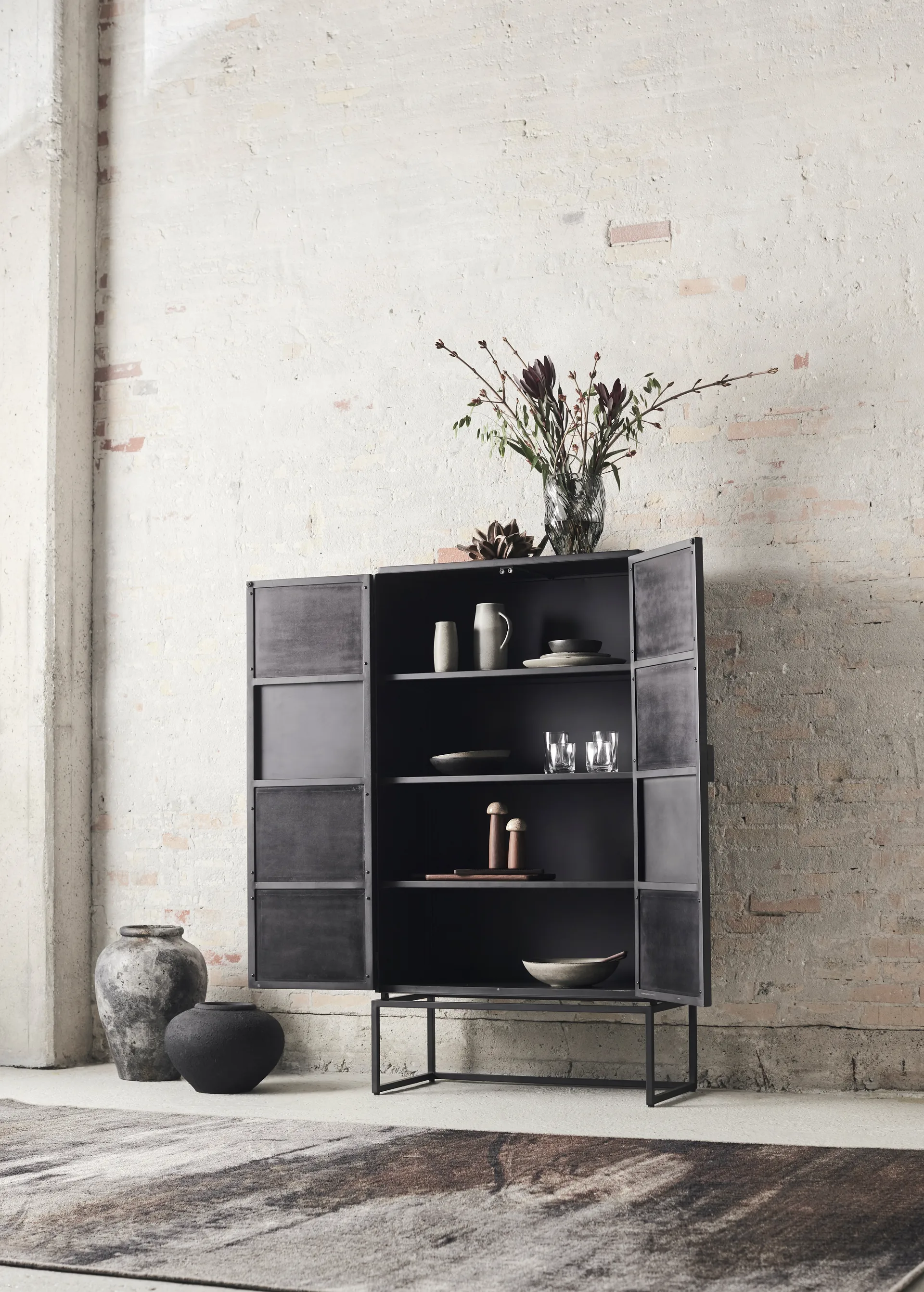 Saleiro e pimenteiro Yami M, Madeira de freixo carbonizada-mármore MUUBS