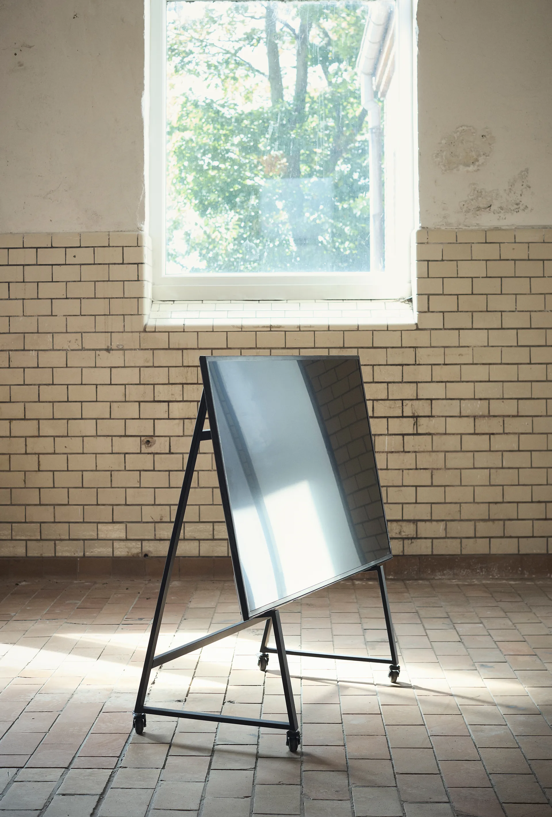 Tenji móvel de TV, Preto MUUBS