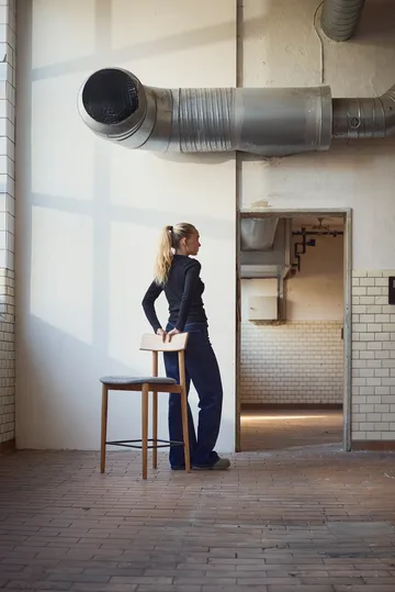 Tetra banco alto - Tecido em cor de betão–carvalho oleado natural - MUUBS