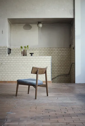 Tetra lounge chair - Tecido cor de granito-carvalho escuro oleado - MUUBS