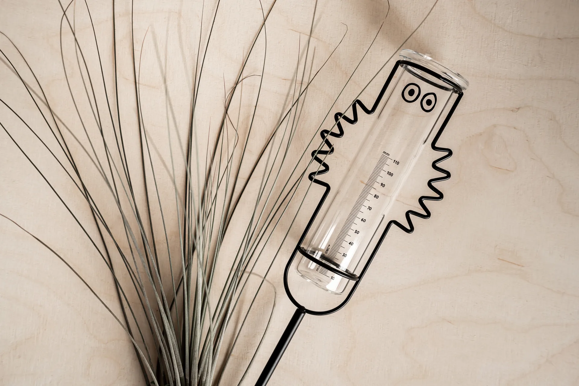 Medidor de chuva Hattifattener, Preto Muurla