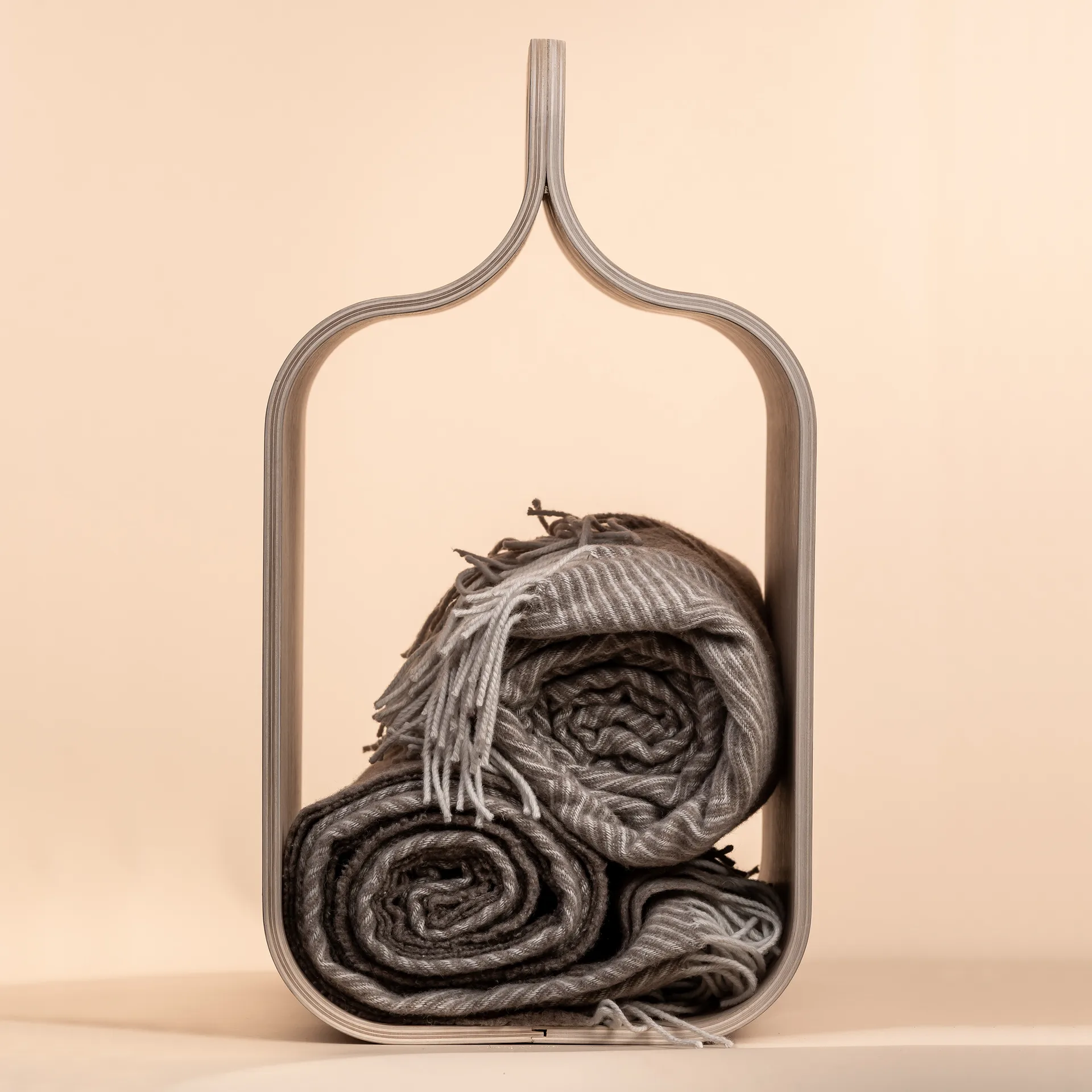 Porta revistas Carrier, Carvalho Muurla