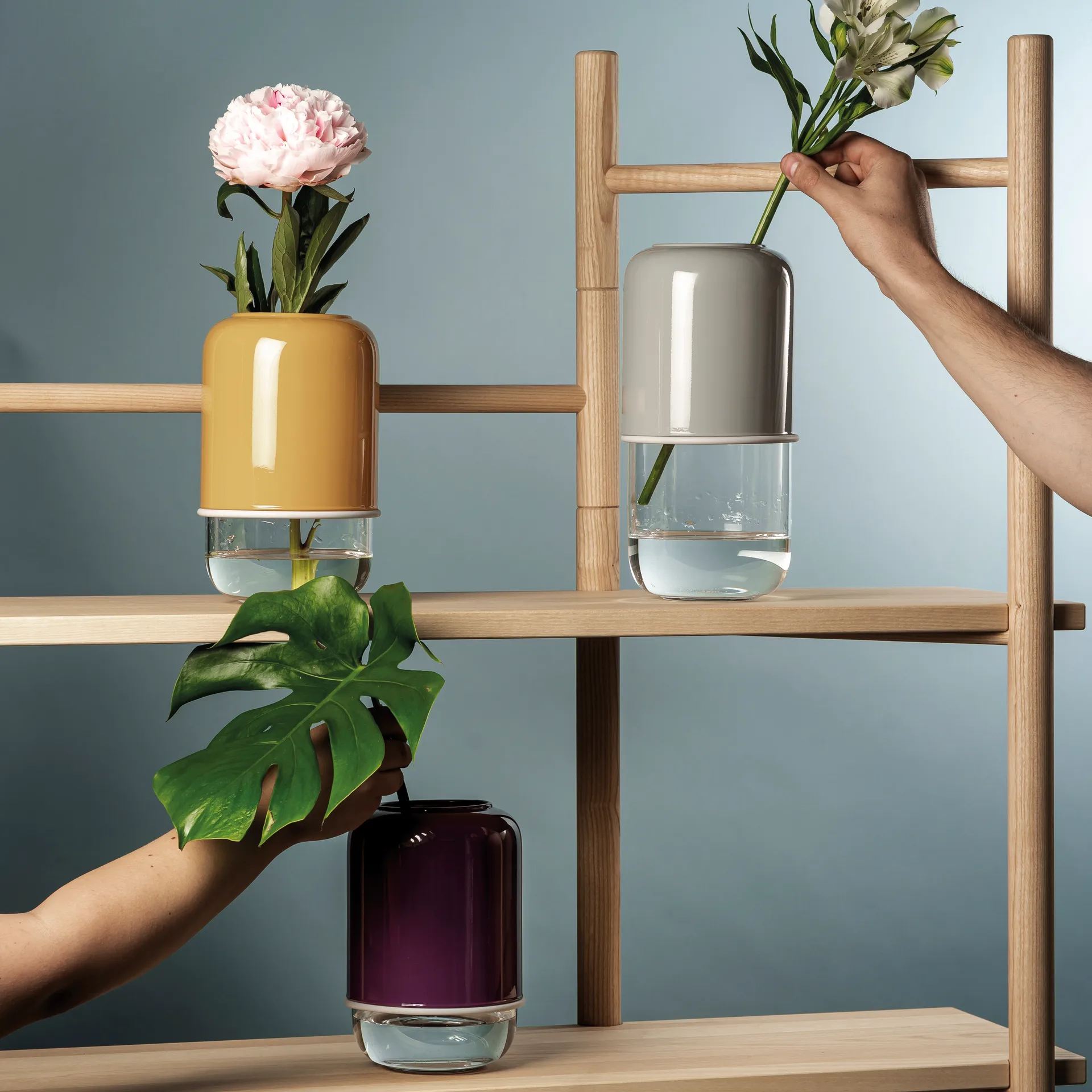 Vaso ajustável Capsule 18-28 cm, ouro-transparente  Muurla